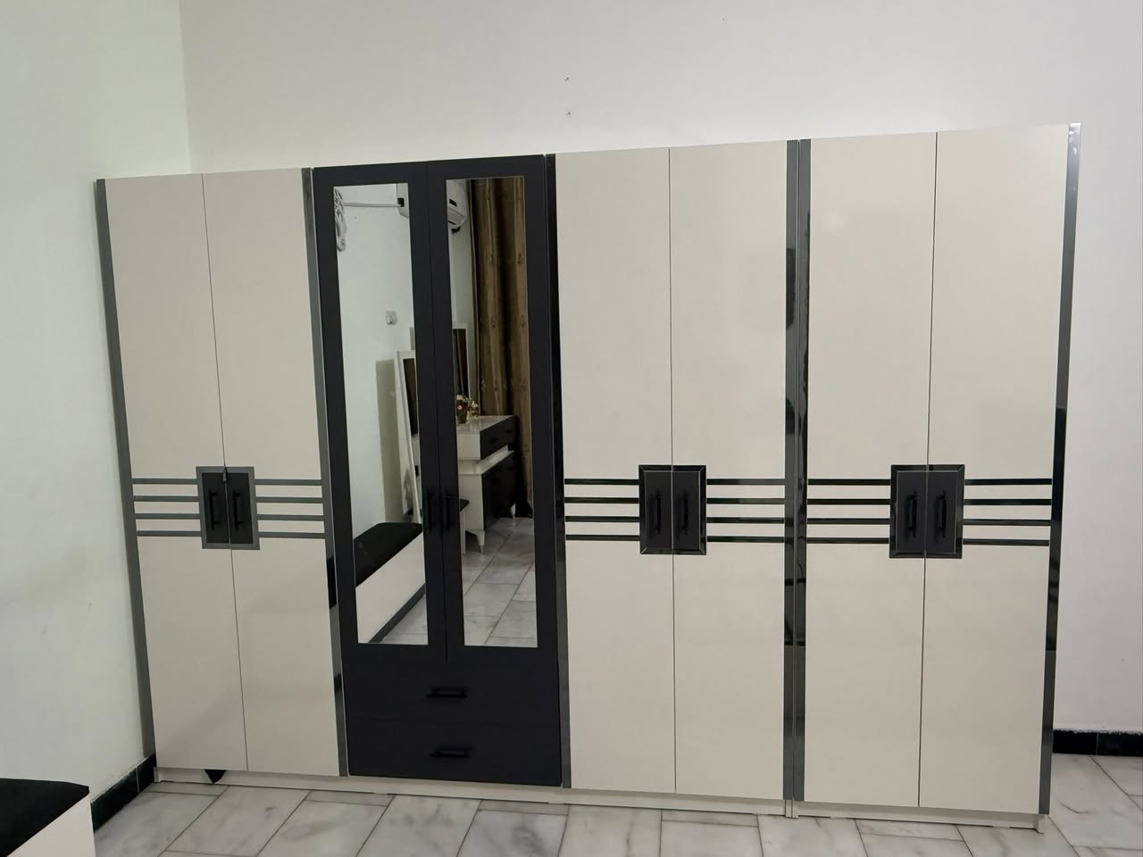 غرفه تركيه9قطع  خاليه من الضرارالسعر 700
***********
