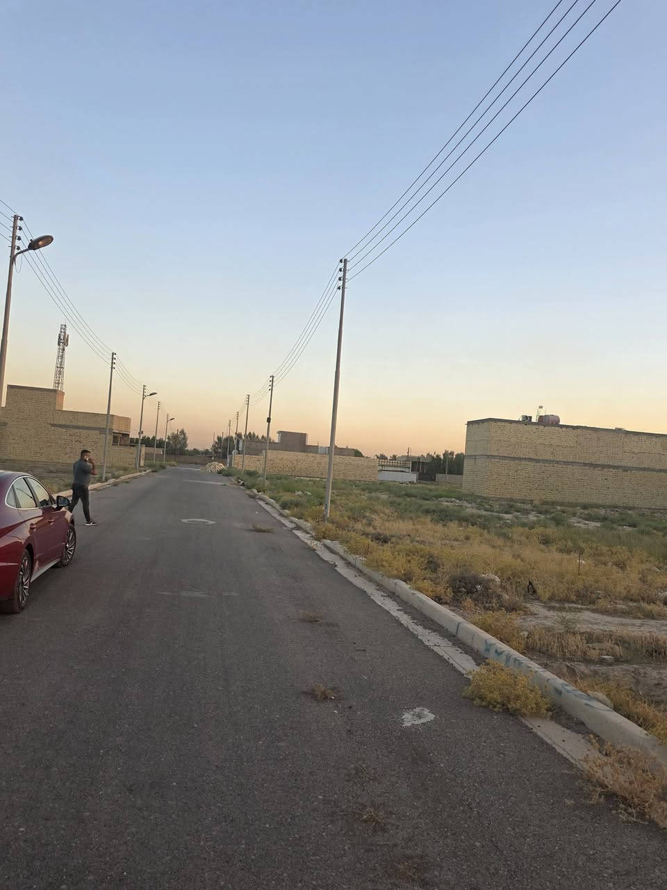 قطعه ارض للبيع مساحه. 100 متر. زراعي سند 25 
قطعة ارض للبيع مساحة 100 متر زراعي سند 25
واجهيه 5متر .  نزال. 20 متر.  

منطقه جديده نموذجيه كامله الخدمات 

ماء كهرباء تبليط مجاري ارصفه شوارع فرعيه 10 متر.  

الكرغولية سده جبور 
اول ماتعبر الجسر تاخذ على اليسار على سده 

تصير خلف الامين. تبعد عن المشتل وبغداد الجديده 15 دقيقه

سعر القطعه 100 متر. 17 مليون 

الاستفسار ***********
