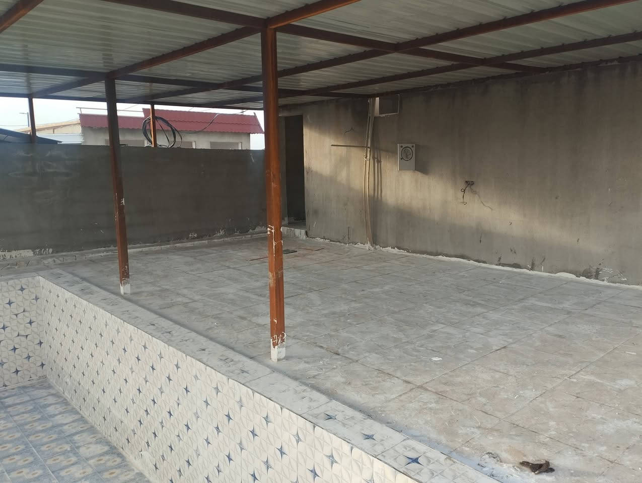 🔹 **مزرعة قید انشاء  للبيع تستلمە جاهز–     code.473
📍 **الموقع:** \[ كركوك –حسار]
📐 **المساحة:** 1250 متر 
💰 **السعر مناسب جدا
**المواصفات:**
✅ بيت  بتصميم مميز  
✅ حديقة 
✅  ماء دائم و مسبح
✅ كهرباء وطنية 
✅ كراج سيارات واسع (يتسع لأكثر من سيارة)
✅ مكان مخصص للشواء (شوّاية خارجية)
✅ سور خارجي + بوابة رئيسیة
📞 **للاستفسار والتواصل:**
\[***********-***********]
