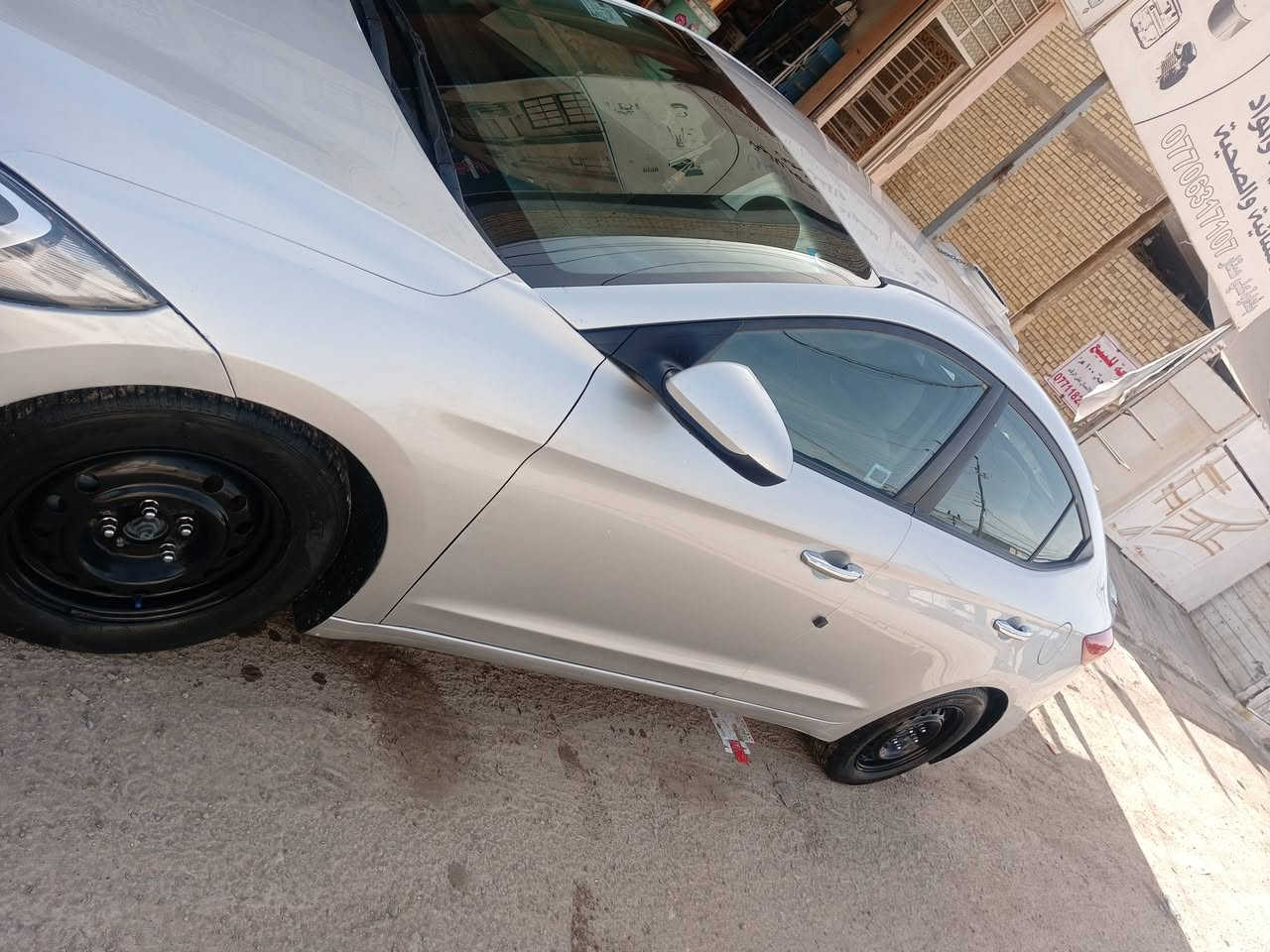 السلام عليكم للبيع النترا موديل2017 رقم بغداد دولي وارد امريكي ماشيه 127 حادثها دعاميه اماميه السياره ليبل واحد كير مكينه خير من الله  تخم تاير شاشه كامرا نضام سبورت نضام ايكو تحكم استيرن منضومه زنون بيها قطع صبغ علما السياره مال جناي مال بيت مابيها اي نقص السعر 123 وبيها مجال العنوان بغداد البياع تقاطع درويش التراث ***********
