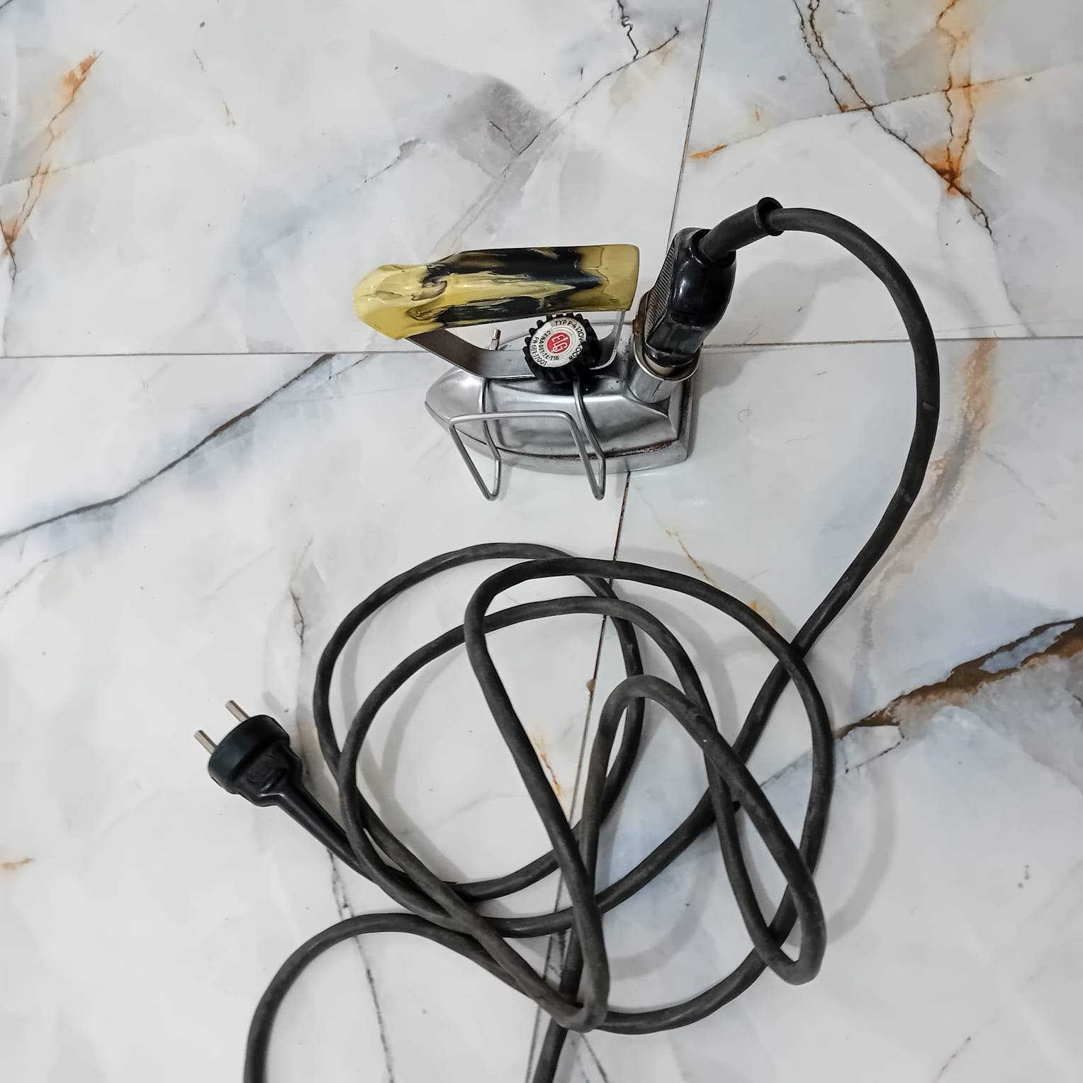 لبيع
مكوى صغير كهرباء شغال
***********
