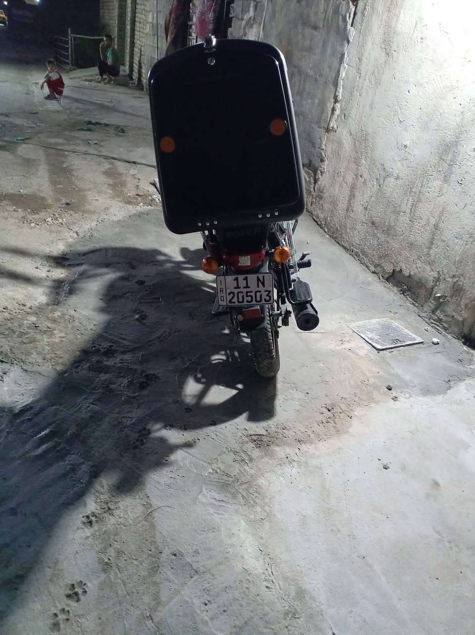 اعيد نشر بسبب العود الكاذبة يا اخي ذا مو شراي ليش تتصل  دراجة بوكسر مديل 2020 مرقم رقم نكليزي بسمي تحويل ثاني دراجة بية تبخير قليل  كهرباياته كله شغاله  دراجة نضيفه هاي كدامك صور سعر مليون ٨٠٠ وبية مجال الأستفسار رقم *********** متواجد على واتساب بس رجان لي مو شراي لا يتصل مكاني مدينة صدر جوادر
