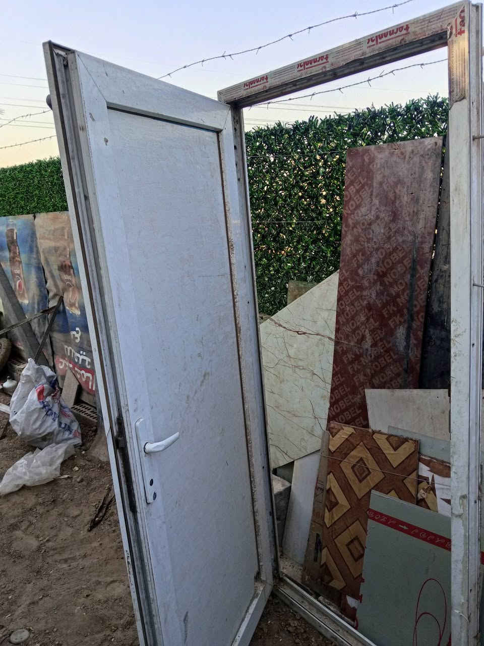 شور نضيف للبيع كامل مستعمل قليل للبيع السعر 75وبيه مجال 
باب ppf  للبيع مستعمل 
مكان بغداد الدوره 
للتواصل ***********
