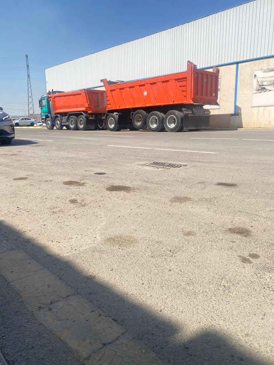 اكتروز قاطره ومقطوره مديل 2003 مكفوله كفاله عامه مربوطه سنويه ورقم جديد للاستفسار ***********
