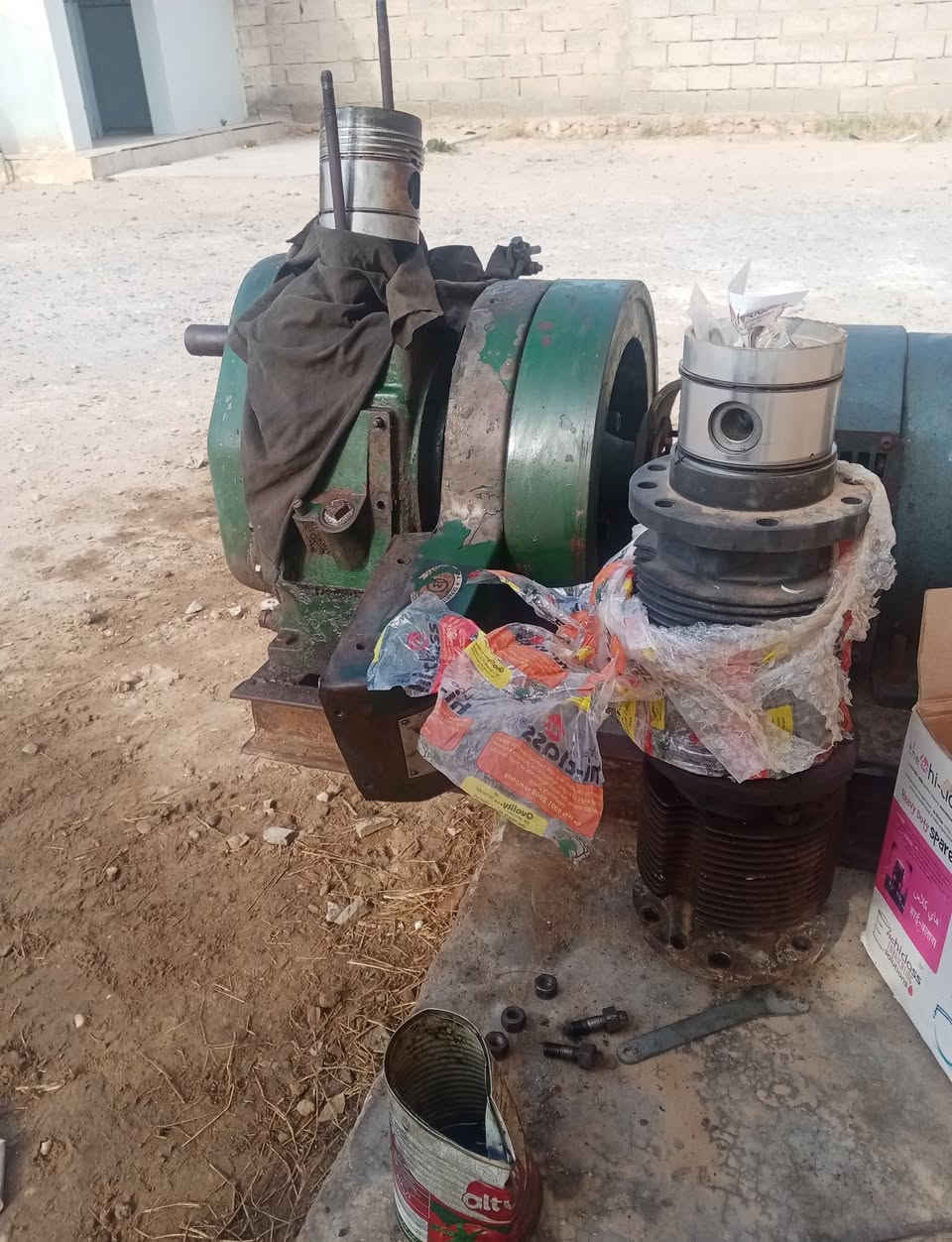 سلام عليكم مولد للبيع مجفت جديد عل فحص السكن الرمادي السعر (((٤٠٠))) التواصل ع هاذه الرقم ***********
