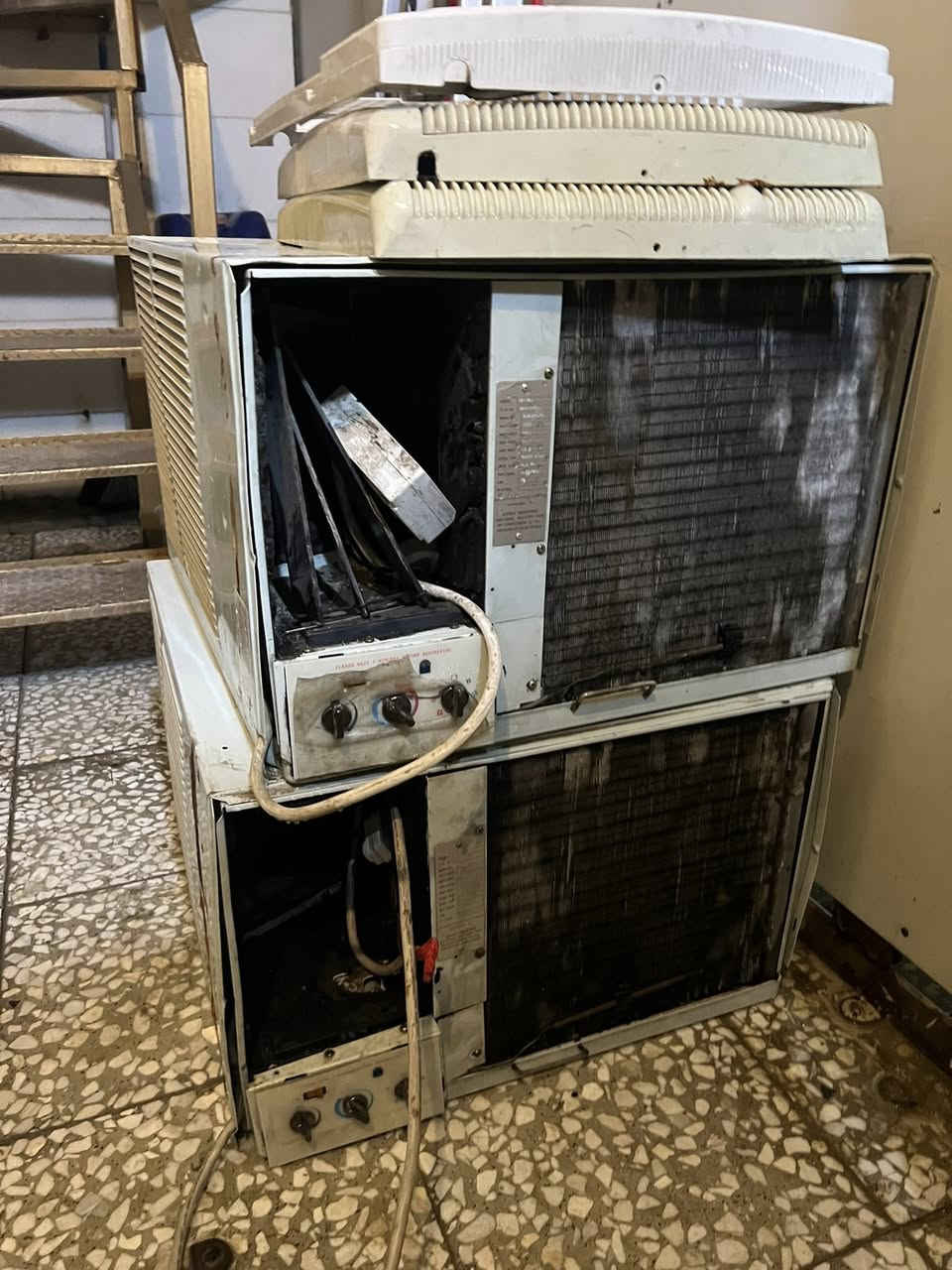 مكيفات 2 نوع كرفت والثاني يورك
فقط مشتغله سنه شغالات كلشي مابيهم فقط يرادلهم غسل
ثنينهم 300 مكان السيديه


**إذا كنت صاحب هذا الإعلان وتريد حذفه لأي سبب، رجاءا أرسل رسالة إلى الدعم الفني**