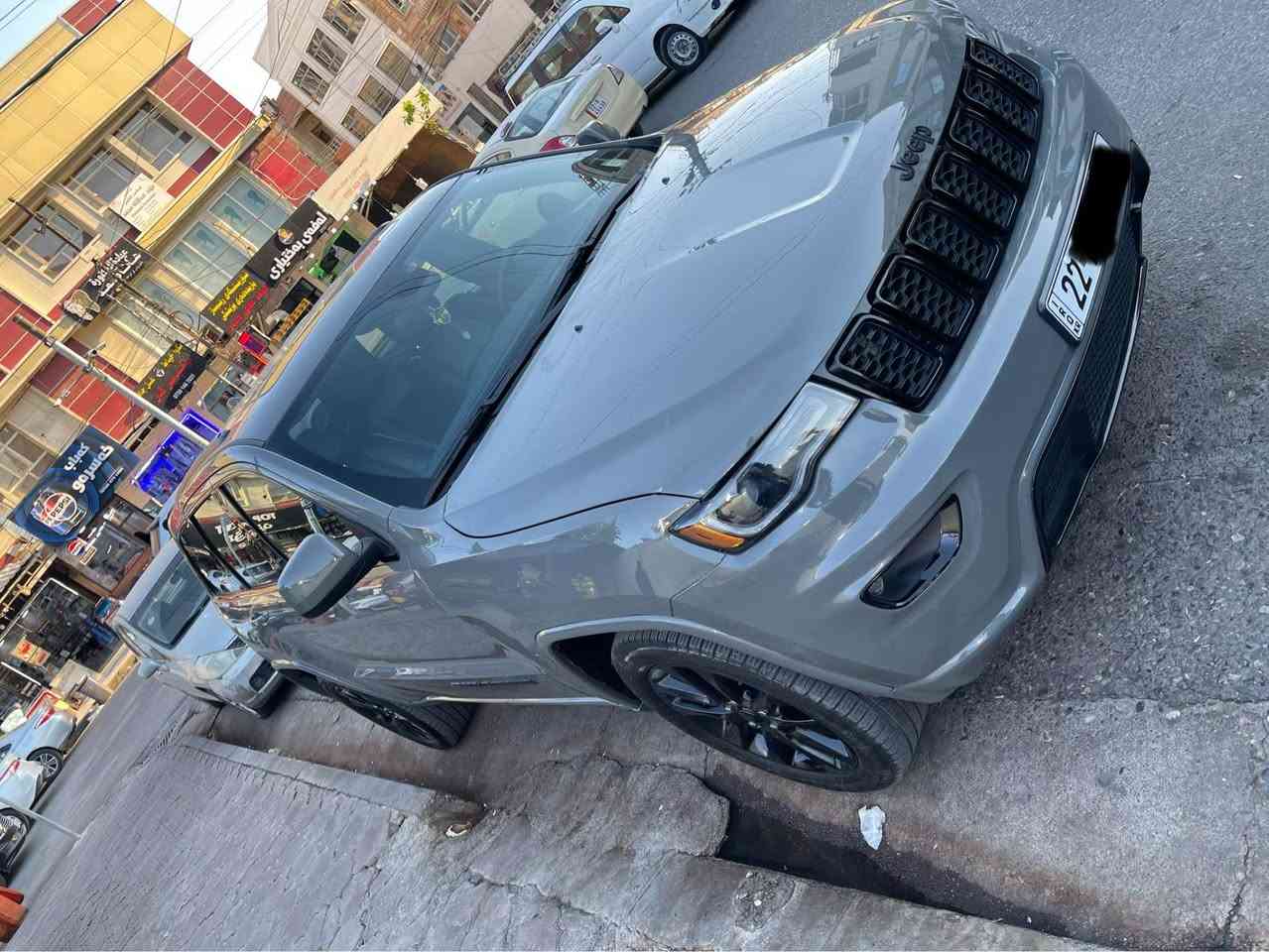 المواصفات فول : 
-جيب كراند شيروكي (بلاك توب) 2021
-ماشية 52,000 كم
-بصمة و بصمة ابواب
-دفع رباعي 4*4
-تشغيل عن بعد
-اوتو هولد 
-رادار امامي تحديد مسار
-فتحة سقف
-رادار خلفي 
-رادار جانبي 
-نقاط عمياء 
-لايت زينون بلادي 
- حساسات خلفي
-اوتو ستوب 
‏- ‎كشنات جلد وشامواه
-تدفئة كشنات 
- تدفئة ستيرن
‏-شاشة كبيرة و (Apple car play +Usp+Aux)
-نظام GPS (بوصله)
-كامرة خلفية
‏- ‎تبريد قطعتين + تبريد منفصل شاشة
- وبيها بعد مواصفات  

الضرر :-
جاملغ سكن صبغ وحافة البنيد شبر بدون دواخل وبدون ايرباك (كلها سليمة)

السعر: 29,900 USD وبي مجال
299$ ورقة وبي مجال

مكان السياره اربيل.
للأتصال: *********** أربيل, العراق
