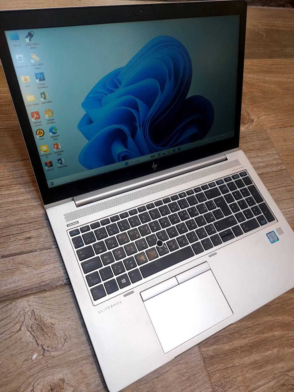 لابتوب Hp 850 elitebook غلاف معدني سوبر سلم خفيف حجم شاشة كبير 15.6 انج مناسب للدراسة والاعمال المكتبية
 Hp 850 Ci5 جيل ثامن
. 
السعر 325 الف مع التوصيل
. 
 النظافة شرط اخو الجديد تفحص بيدك واجيك يلة تأخذها اذا بيها شخط ترجع 
……………………
 المعالج Core i5-8200U جيل ثامن 
 ذاكرة الوصول العشوائي (الرام) 8GB 
 التخزين( الهارد) 256GB SSD 
كارت شاشة انتل داخلي  4GB 
 مقاس الشاشة 15.6 انج 
 كيبورد  عربي انكليزي  
…………………………………


**إذا كنت صاحب هذا الإعلان وتريد حذفه لأي سبب، رجاءا أرسل رسالة إلى الدعم الفني**