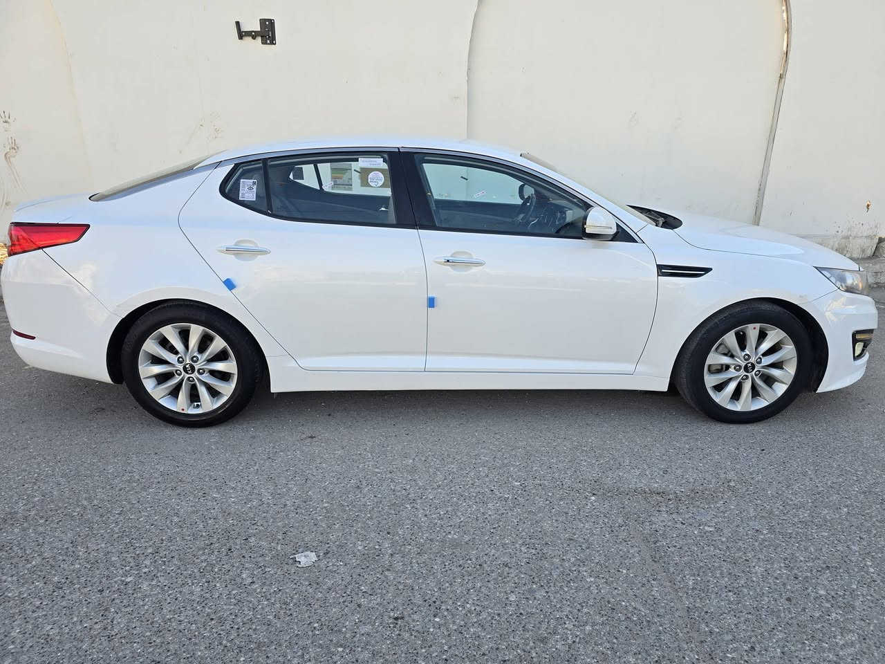 السلام عليكم كيا اوبتيما خليجي موديل ( 2014 ) فول مواصفات واحد 1️⃣ على واحد 1️⃣ قماره حديد محرك 2400 دوش مكفوله  من الضربه والتبديل بيه رشت صبغ الأبواب عل طرف داير جاملغ خلفي جهة سائق شرط شخط مال ستوته لا ضربه داخليه ولامعجون سياره جديده جدا جاهزه من كلشي كير مكينه حداديه تبريد تخم تاير كهربائيات مواصفات سياره بصمة تشغيل + بصمة أبواب + كشنات جلد + 5 ويل كب + شفتات استيرن + حساس خلفي + كامره + مرايات شفط + اشاره بالمري + نيكل خارجي وداخلي + تبريد بيانو + لد امامي خلفي رقم دولي انكليزي باسم ولد صديقنه تحويل مباشر سنويه وهزه لغاية 2030 مكان سياره ناصريه مركز للاتصال 

( ‭0781 069 5272‬ ) 

او  وات ساب ( ‭ 0786 979 2983‬ )

السعر ( 142 ) رجااا بس شراي يتصل
