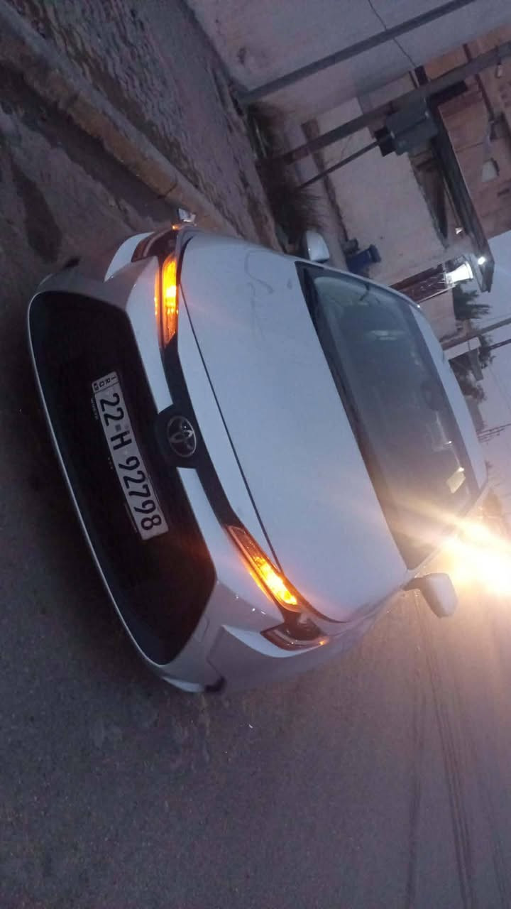 السلام عليكم للبيع تويوتا كورلا مديل 22 بجم كبس  داخل لونين حادثة فقط رصعات اباب السكن الامامي بدون دواخل بدون صبغ بدون تعديل حتى شخوط وملاحظات ما بيها السياره جديده بالعافيه عالياخذها داخل لونين كير محرك حجر رادار تبريد كله شرط ماشيه ٨٩ ميل مكاني كركوك سعرها ١٦٥ بيها مجال بسيط *********** صور الحادث بالمنشور
