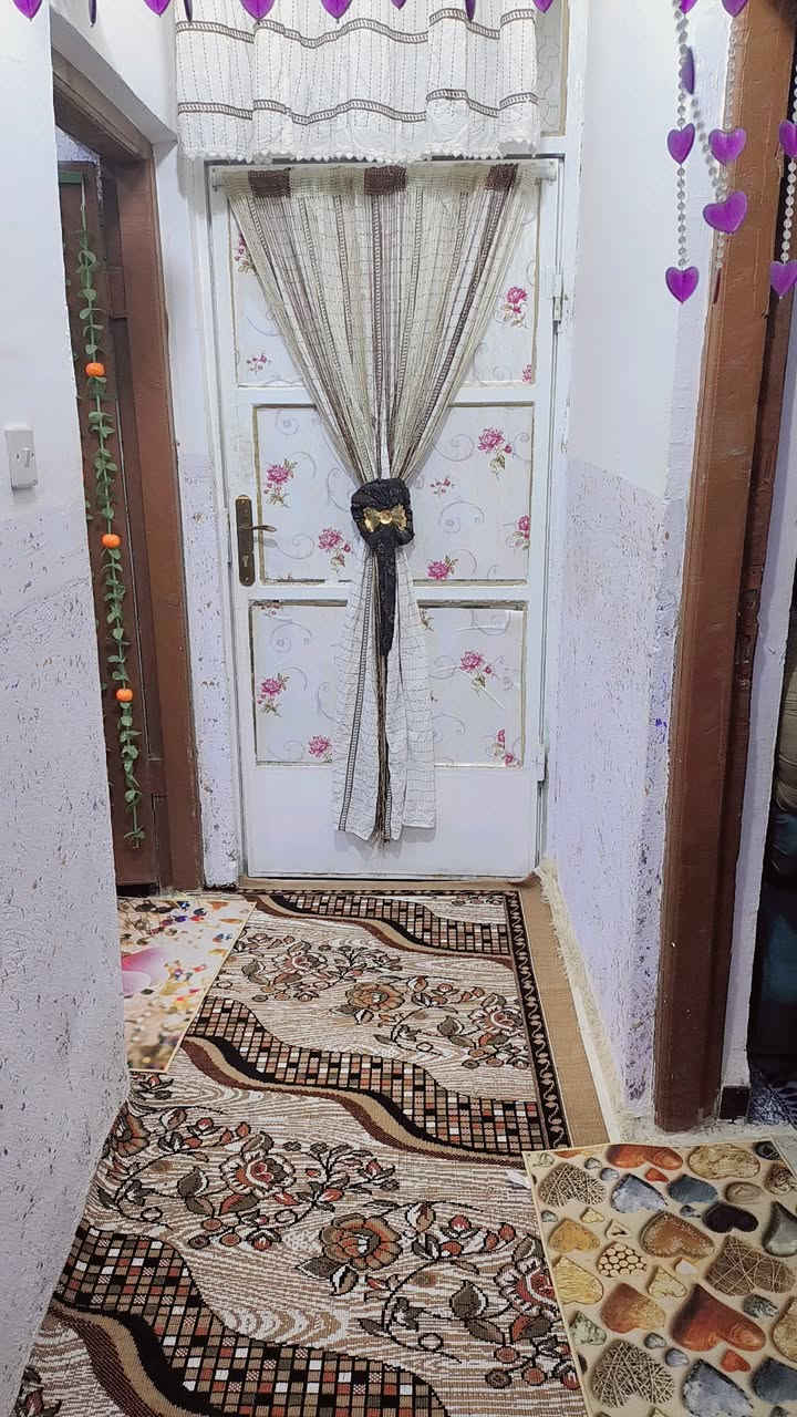 دار للبيت طابو زراعي المساحه 100مترمربع طابقين الاول صالة مطبخ غرفه نوم استقبال صحيات طارمه كبيره الطابق الثاني غرف نوم عدد إثنان وصاله وصحيات    بناء الطابق الاول أساس صب الثاني عكاده العنوان حي ميسان شارع جوهرة  العرب 
عرض الشارع 8متر الاتصال على الرقم *********** واتساب موجود مازنجر موجود
