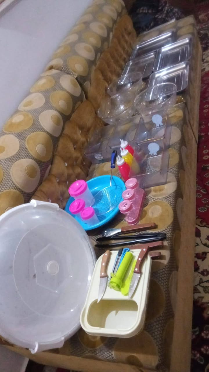 سلام عليكم..
جام خانه ...البيع 
الاغراض كامله ما تحتاج يي شي بس الغاز والله يرزقك 
1=حافظه صمون
2=تخته بلاستيك 
3=ملقط مقبلات
4=طوس مقبلات
5=سكين عدد2
6=ممالح عدد3
7=شكردان عدد3
8=مشغاله فلافل
9=قالب فلافل 
10=مصفا زلاطه 
11=حافظه تنظيم عدد4
12=صواني عدد 4
غراض كامله 
واني بخدمكم 175 وبيهن مجال الطيبن


**إذا كنت صاحب هذا الإعلان وتريد حذفه لأي سبب، رجاءا أرسل رسالة إلى الدعم الفني**