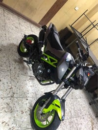 دراجه بنيلي الدراجه بيه هواي اضافه حلوه مثل كاربون مخلفن اصلي وصالنصه ...