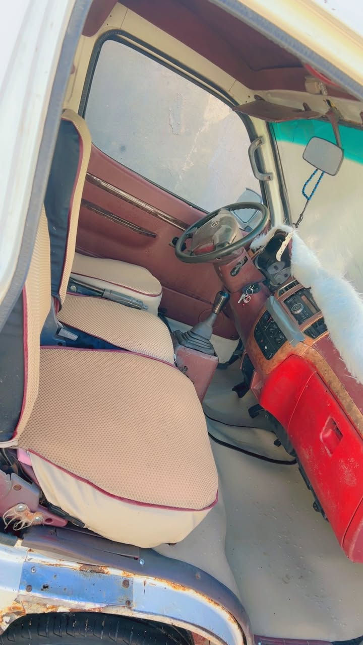 السلام عليكم سياره ماندل راعيه بس اني أبيع  موصليه 2014رقمً بغداد جاهزه من كلشي كير مكينه تخم تاير حداديه الصدر كله جديد ماحتاجه شي العنوان طوريج 
السعر 34 وبيه مجال لشراي 
الرقم ***********
