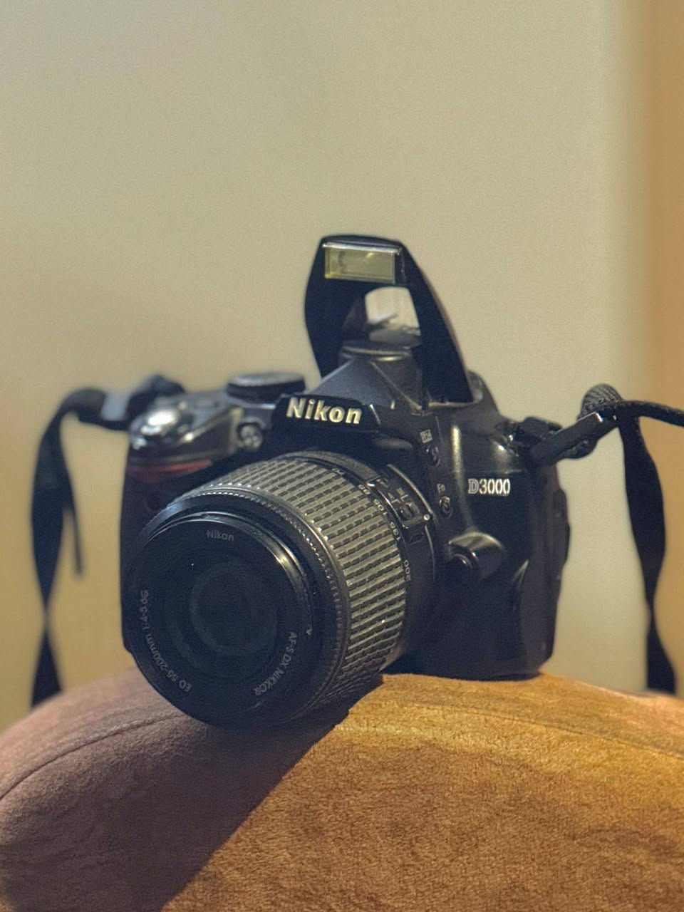 نيكون d3000 الملحقات رام وشاحنه وجنطه وحمال وكيبل نقل صور للبيع ب150 الف مكاني بغداد ***********
