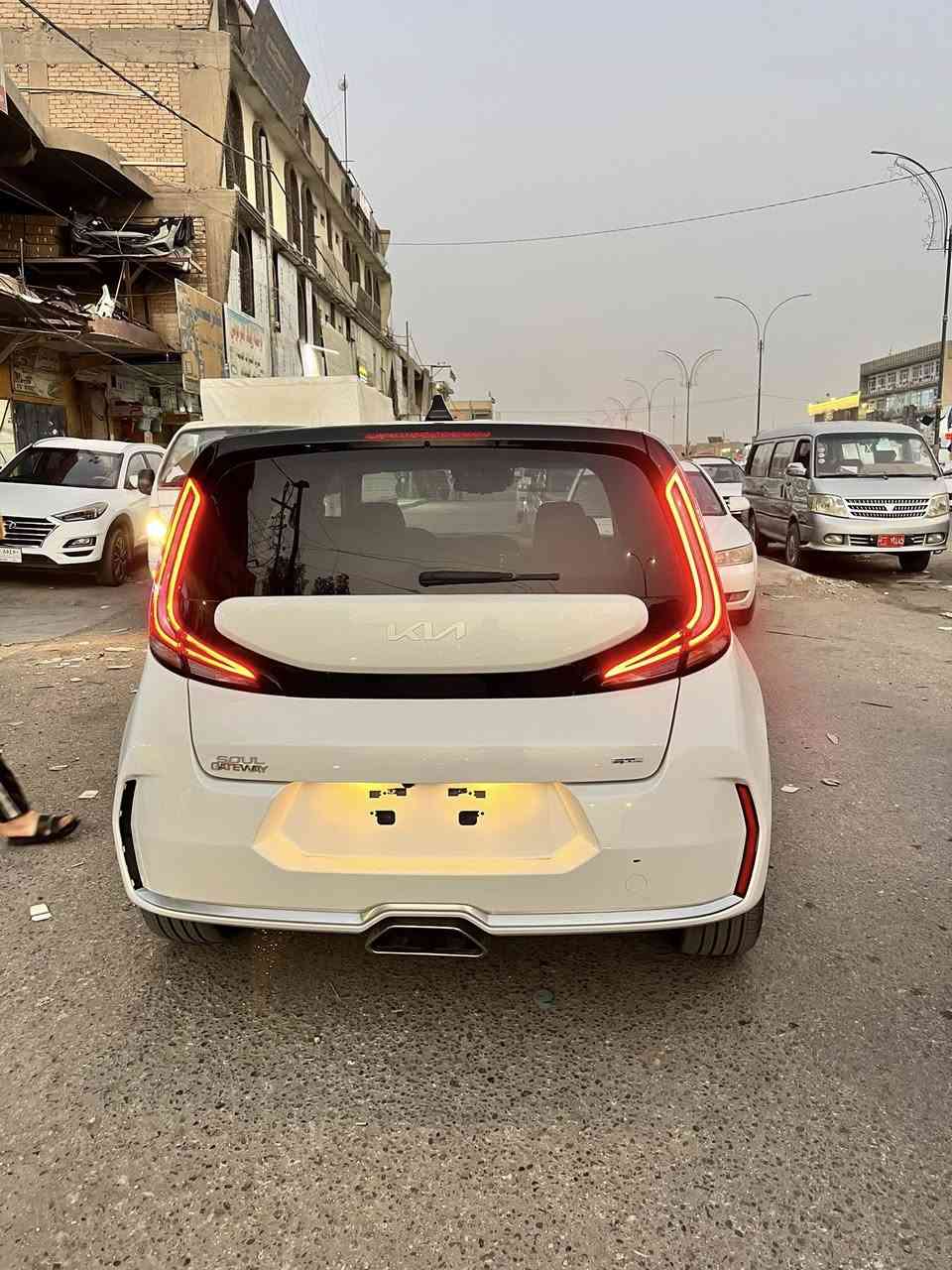 NO. :476
Year :  2023
Make : KIA
Model : SOUL  GT-LINE
اللون : ابيض
سعه المحرك :  2.0 DOHC دوش
المسافه المقطوعه : 6812ml
----------------------------------
🚘 المواصفات 🚘
وارد امريكي  🇺🇸
بصمه
فتح
شاشة العدادات ديجيتال
شاشه 
كاميرا
فرش جلد و مخمل
تحكم سرعه
تحكم مسجل
شاحن وايرلس
تحكم سرعه
تحكم مسجل
ويل 18
هاندبريك كهربائي
نظام عرض الكاميرا
اضويه اماميه و خلفيه LED
تشغيل عن بعد
حساس تجاوز
تحديد مسرب
DRIVE MODE
----------------------------------
⭕️ حادث السياره صبغ في جاملغ امامي
 من جهة الباب
----------------------------------
☎️ للاستفسار  يرجى الاتصال على الرقم التالي☎️

⬇️                            ***********
الحله
