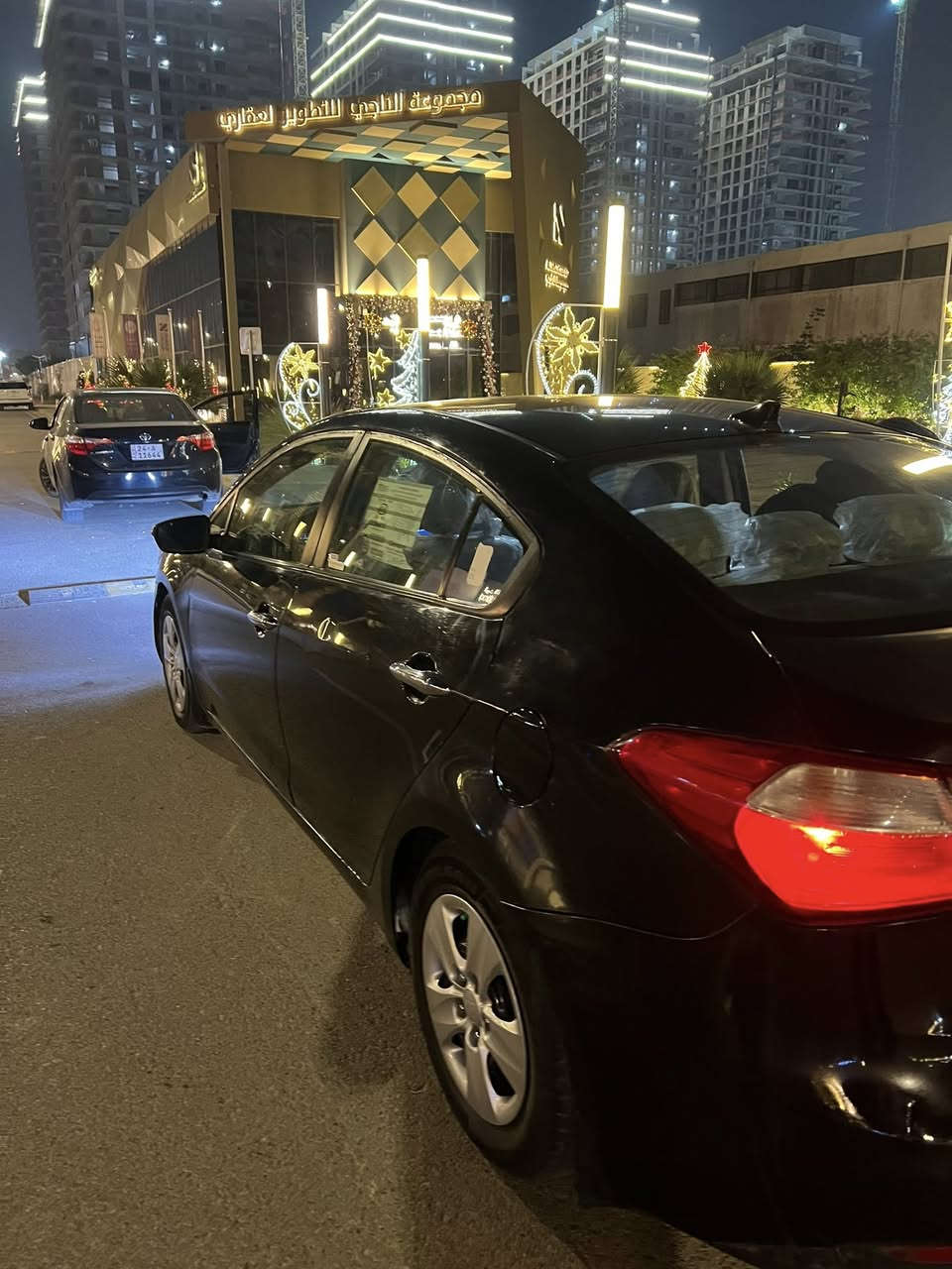 مراوس فقط 

حادثها فقط قبق صندوق وهنا بلعراق صار بيها صبغ بابتين 
صفحه صدر 

كيا فورتي 15

مكينه دوش 2000 ، كير at

تحكمات استين جهتين 
اشاير بالمري 
شاشه + كامره خلفيه 
مثبت سرعه  + eco drive 
منظومه (ناصي+عالي+بلوجكتور)
تبريد ثلج 
السياره كامله مابيه نقص برغي
صدر جديد امامي خلفي رقم بغداد 
عنواني الكرخ
***********
