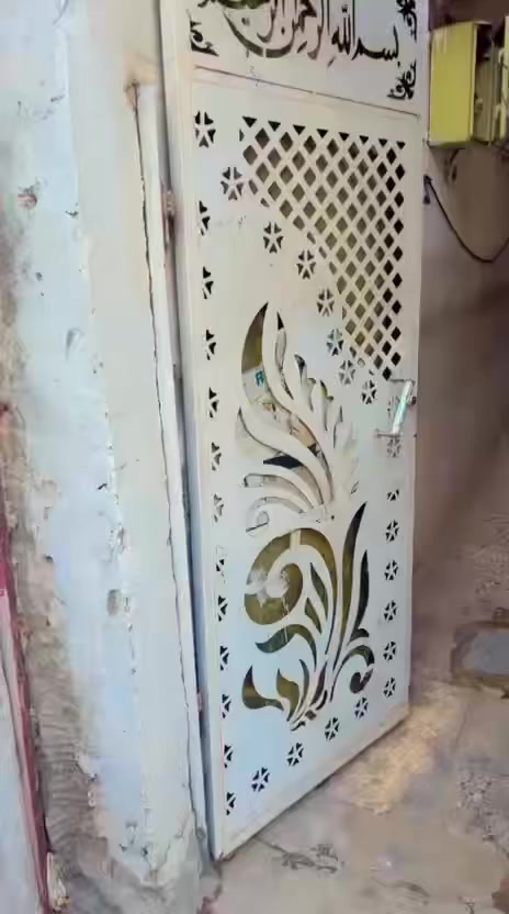 بيت لإيجار مساحه 55 متر خلفي ويجاره 225 الف يحتوي ع ممر وحولي كبير  وصالح ومطبخ ومنور وصحيات معزوله  وغرفه فوك كبيره وسطح عدد 2 الاتصال او واتساب حجي امير 
***********
