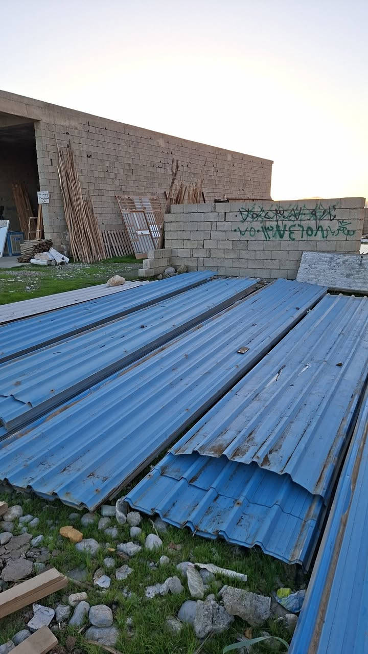 ***********_***********
جەمەلۆنی دەستی٢ بۆفرۆشتن خاوین و دەرەجە یەک قیاسی ٦م و٦٫٩٠م سعری یەک متری٥٫٥٠٠ ناونیشان چوارقوڕنە پشت بەنزینخانەی سلام
