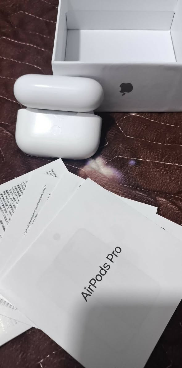 Air Pods Pro
ايربود الاصليه 
سعره 100
مكاني بغداد توصيل موجود 
لي مايعرف يكدر يبحث عليه  ***********
ايربود الاصليه بلكارتون صوت خرافي
