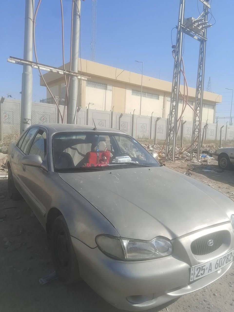 سوناتا ثري ، موديل 1999
رقم دولي كركوك ، مشروع وطني

شرط التحويل ، إنتهاء السنوية للــ 2030

گير عادي شرط ومحرك شرط لا تنقيص ولا تبخير

صدر زين وتايرات نص عمر .

مصبوغة للجمالية فقط مكفولة من كل شيء 

اسبير موجود بيها 

محورة كابريتا وموجودة قاعدة النوزلات كاملة

كمبريسر تبريد موجود .

السعر المطلوب 33 وبيها مجال "
مكان السيارة ـ تكريت 

*********** للاستفسار أتصل "
