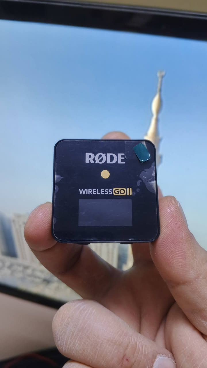 ‏سلام عليكم للبيع نك مايك الاحترافي من شركة RODE
‏rode wireless go ii ثنائي  
‏نضيف جداً استخدام قليل مثل ما موضح بالصورة تجي تفحص بيدك كارتونه وكل غراضه اتصل ودلل مكاني بغداد لا يتوفر توصيل 
‏الاتصال ***********
