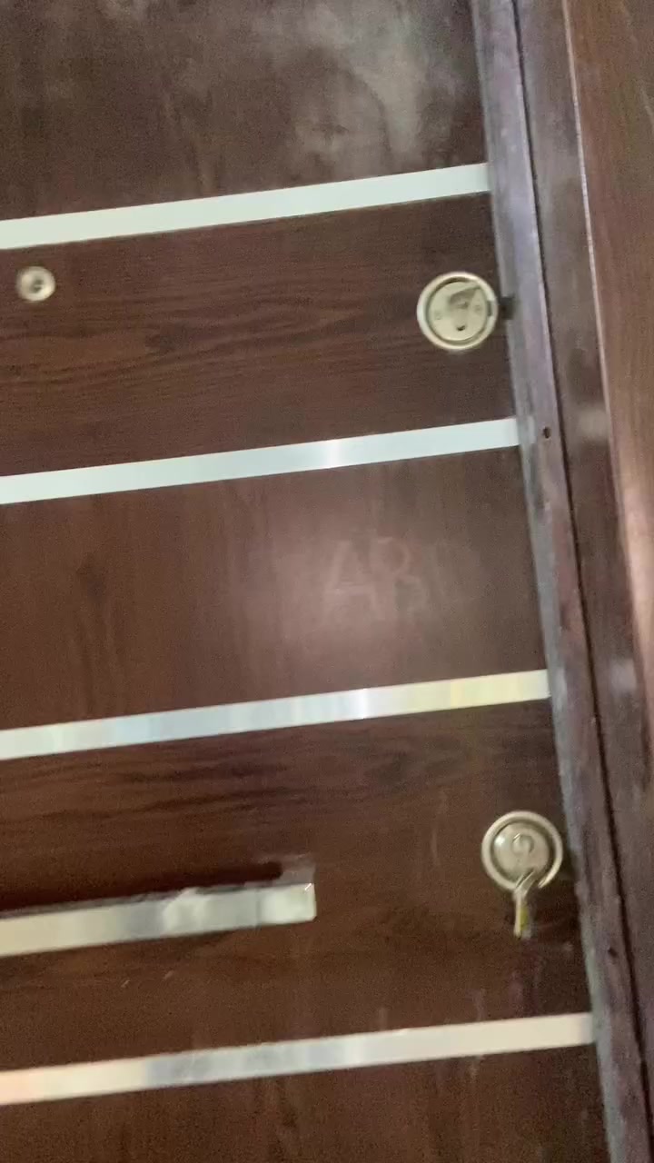 بيبان بهاذ الشكل ٤ قاصه و٣ صاج  القاصه القطعه ٤٠٠ ولصاج القطعه٢٥٠ وكلهن جدد ما مشدودات اليريد يخابرني رقمي*********** مكاني بغداد حي البتول
