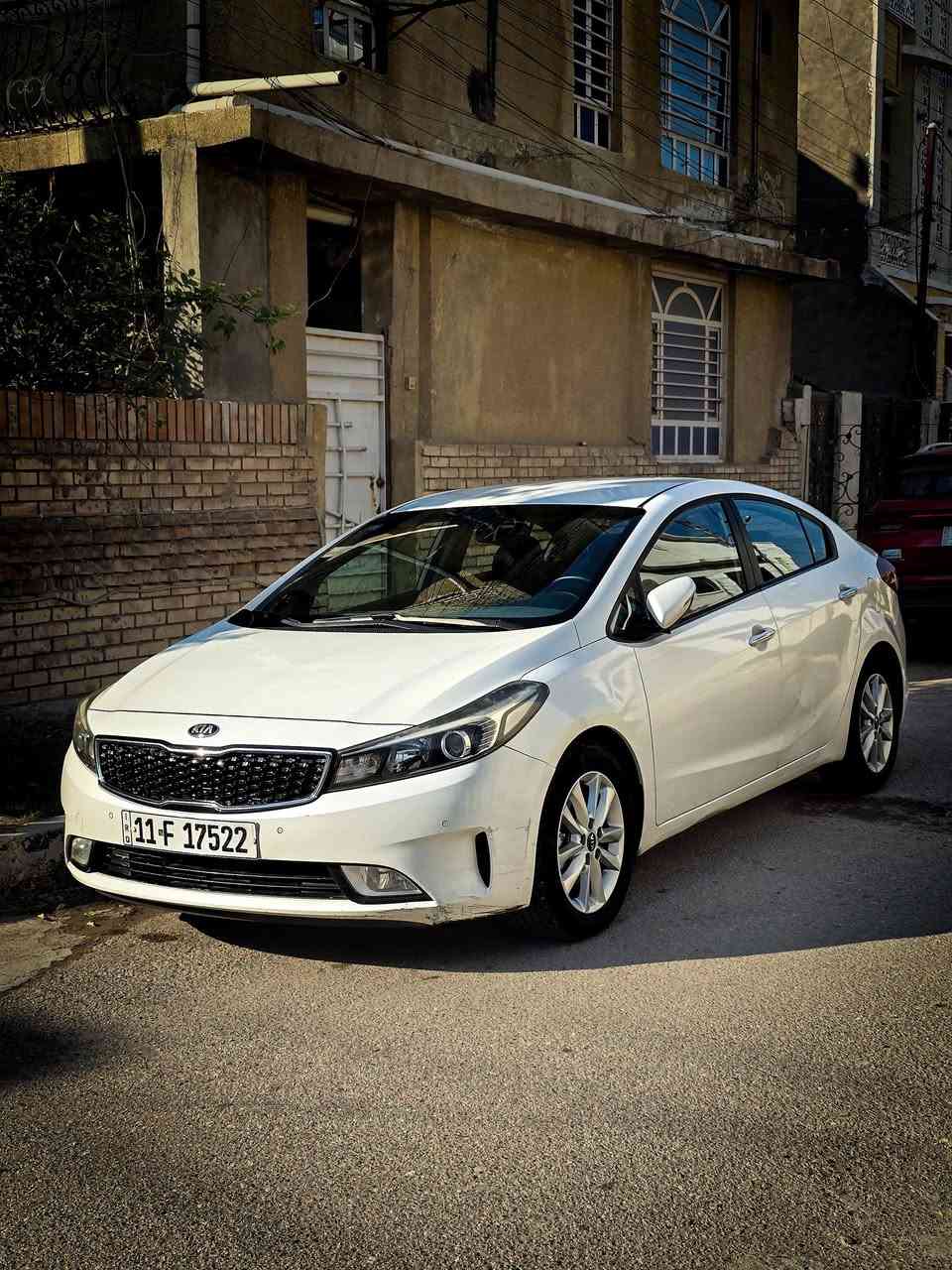 كيا سيراتو موديل 2018 خليجي للبيع
رقم بغداد الجديد بأسمي تحويل ثاني يوم 

السيارة كلش نظيفه ونشطه بدون حادث ومحافض عليها من كل النواحي 
بيها ملاحضه بسيطه اول مشتريتها جانت بيها رصعات خفيفه  بالأبواب وعفتهن ع وضعهن ماصلحتهن للعلم يرجعن بارد كلش طبيعي بس شفتهن ممأثرات وعفتهن غير الي ذكرته السيارة كلش نضيفه من الداخل والخارج 

:نجي للمواصفات 

محرك السيارة 1.6 دوش 
حساسات امامي خلفي  
انظمة قيادة 3
Eco/Normal/Sport
 
تحكم ستيرن جهتين 
شفتات سرعة 
قطعتين تبريد 

السعر 138 
مكان السيارة بغداد/ البياع  

***********
