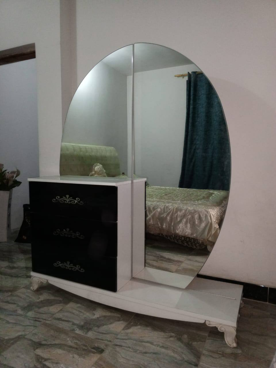 غرفه نوم تركيه قليل استعماله اصليه متانه و ضخامه بدون عيوب
7 قطع نظافه 99٪ للبيع السعر 750 الف 
للاتصال *********** واتساب
