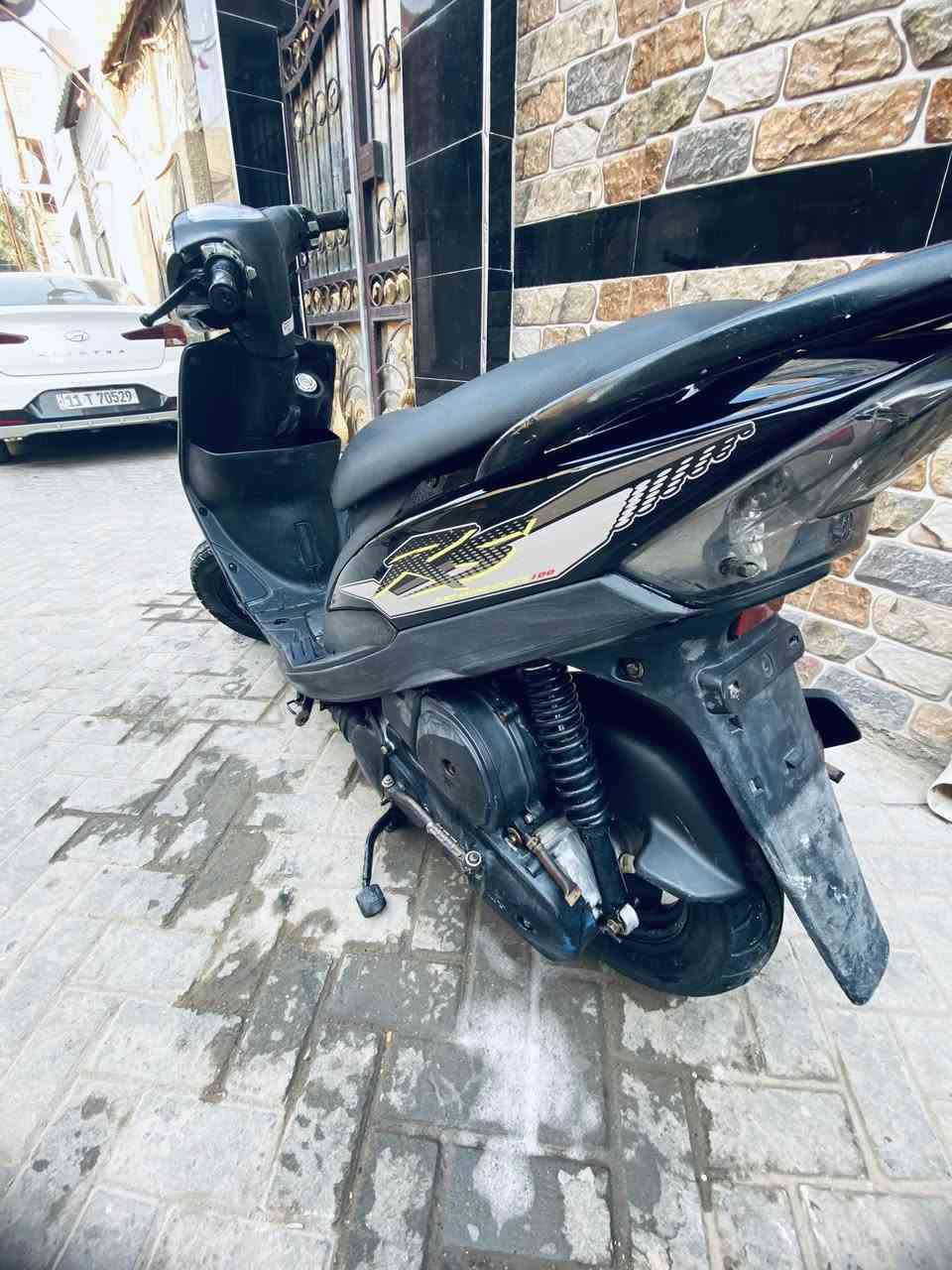 سلام عليكم دراجه ماكس الدراجه صارلها شهرين من نازله من الرمبه كفاله عامه بوشه ٥٥ بلاد بلاد 
مكاني بغداد السعر ٨٥٠وبيها مجال  الرقم واتساب فقط ***********
