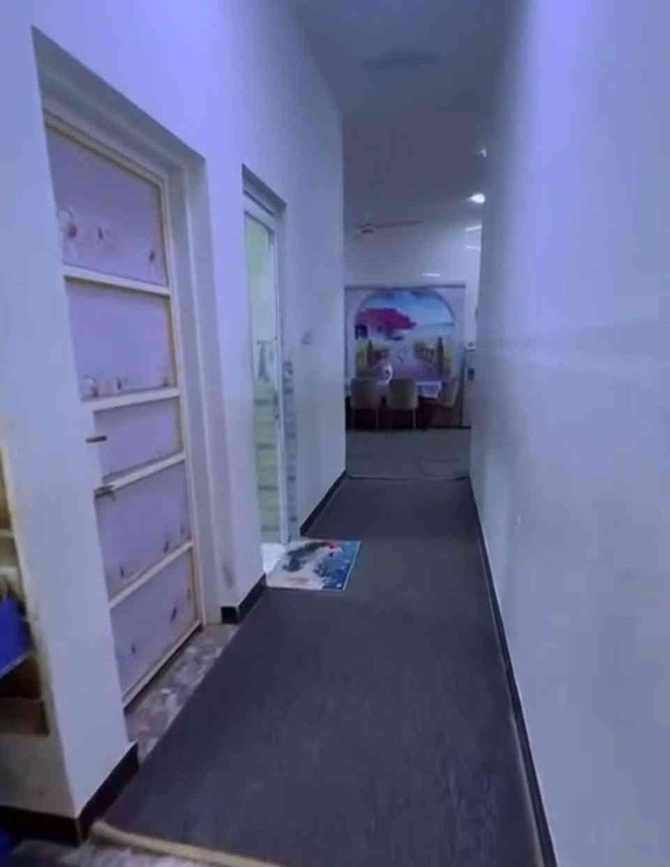 بيت للبيع منطقه دور الضباط مقابل قاعات الأعراس انطاليا وقصر الاحلام المساحة 263 متر الواجهة 8 ونص والنزال 30 متر البيت طابقين والبناء طابوق السعر 640 من راعيه مباشر *********** واتساب
