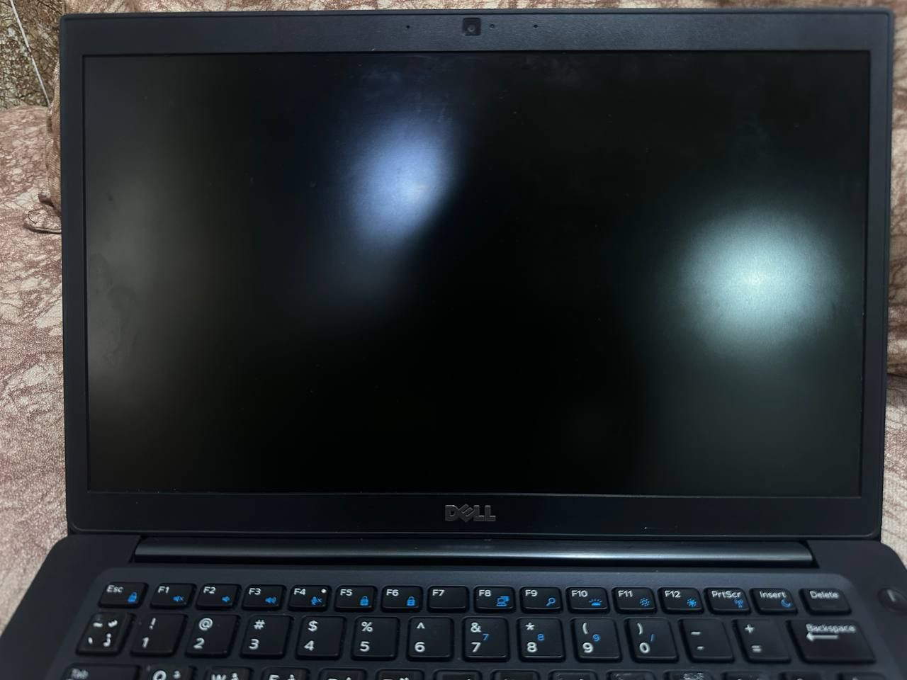 للبيع: Dell Latitude 7480 - نظافة تامة وأداء مميز 💻
لعشاق النظافة والأجهزة العملية، متوفر الآن لابتوب Dell Latitude 7480 غني عن التعريف، (نضيف جداً) واستخدام شخصي راقي وسليم تماماً من أي عيوب.
المواصفات التقنية:
المعالج: Intel Core i5 (الجيل السادس).
الذاكرة (RAM): سعة 8GB (سرعة ممتازة في التصفح والعمل).
الهارد (SSD): سعة 256GB (إقلاع سريع جداً للنظام والبرامج).
الشاشة: قياس 14 بوصة بدقة عالية، صافية تماماً (بدون أي نقاط أو رطوبة).
الكيبورد: إنارة خلفية (Backlit Keyboard) مريحة جداً للكتابة في الإضاءة الخافتة.
مميزات الجهاز:
✅ فحص كامل: الجهاز مفحوص قطعة قطعة (شاشة، كيبورد، بطارية، واي فاي، كاميرا، ومداخل USB) وكلها تعمل بامتياز.
✅ النظافة: الجهاز بحالة ممتازة، مظهر أنيق واستخدام شخصي حريص.
✅ البطارية: أداء ممتاز يدعمك لفترات عمل طويلة.
✅ التصميم: نحيف، خفيف الوزن، وسهل التنقل.
ملاحظة: الجهاز جاهز للاستخدام مباشرة، مناسب جداً للطلاب، المبرمجين، وأصحاب العمل المكتبي.


**إذا كنت صاحب هذا الإعلان وتريد حذفه لأي سبب، رجاءا أرسل رسالة إلى الدعم الفني**