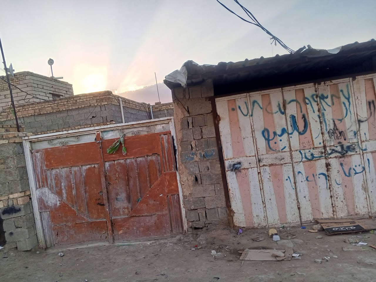 عليكم بيت زراعي سند 25مساحه 225خلف عمرات الزيتون قرب مجمع عزيز شريف 125بناء كامل 100عرصه *********** وثاني ***********
