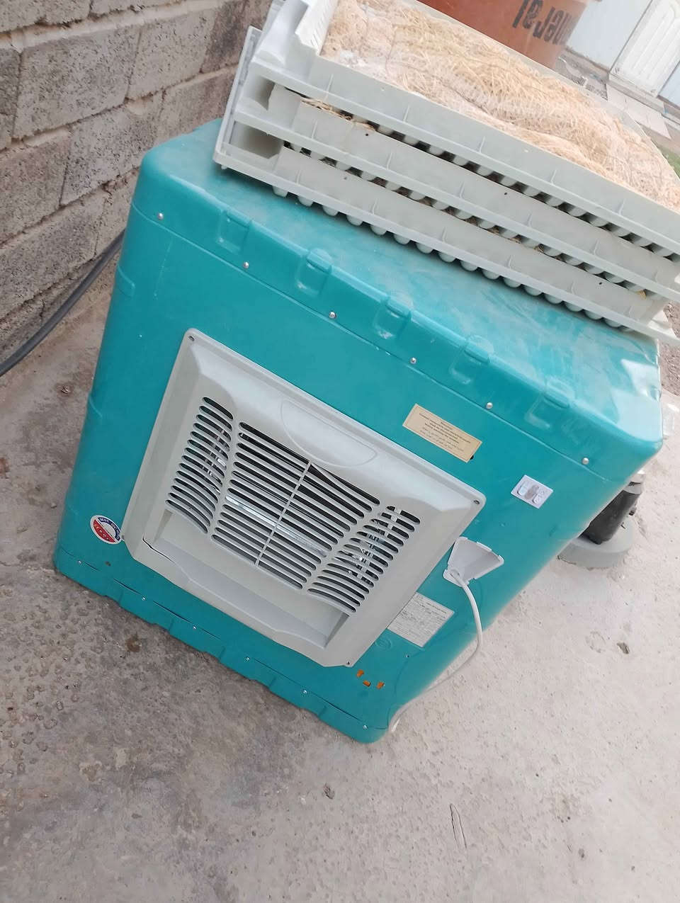 مبرده للبيع عنوان بغداد شهداء البياع ما مستخدمه فتحتهه من كارتونتهه وما شديتهه سعر 100 وبيهه مجال للشراي  *********** بغداد, العراق
