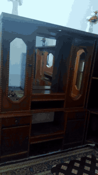 يوجد غرفت خشب نضيفه فول نقصه بس جربايه اليريد وياهه جربايه اخذله جرباي...