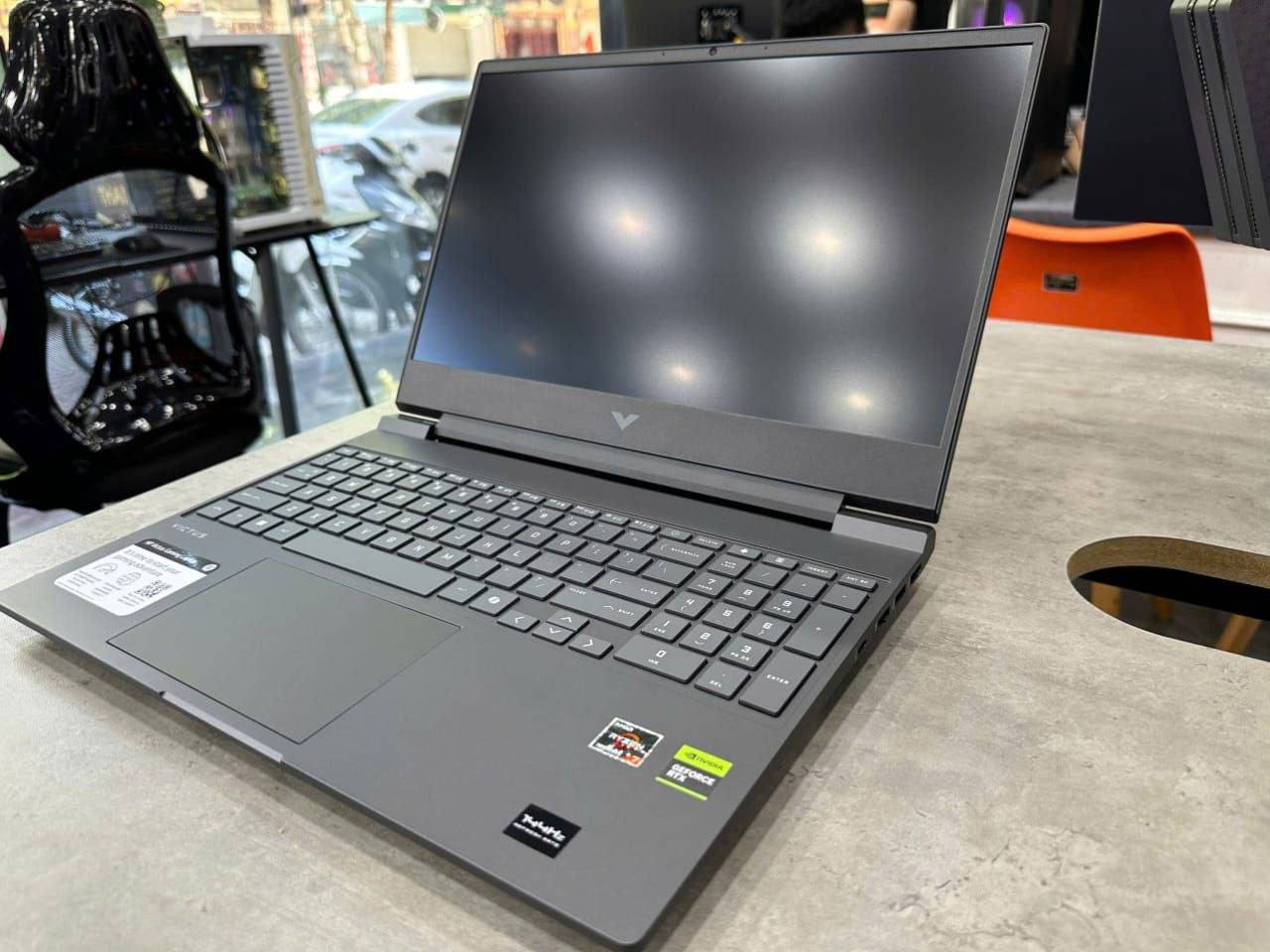 - HP VICTUS 15 GAMING
من اقوى فئات الجيمنج حالة مثالية 
Processor : RYZEN 7 8845HS 
من الجيل الرابع عشر  
Ram : 16GB DR5 5600 hz

Hard : Tera SSD M2 NVME 

2 VGA Card : 

1- 8GB NVIDIA RTX 4060 DDR6 

2- AMD RADEON Graphics 

Screen : UHD 15.6 " FHD  InfinityEdge 

, 100 % sRGB minimum , 500 nits 144hz

Type c . Wifi 6 .Bluetooth 5.1 . Cam 

- بطارية وشاحن  اوريجنال


**إذا كنت صاحب هذا الإعلان وتريد حذفه لأي سبب، رجاءا أرسل رسالة إلى الدعم الفني**