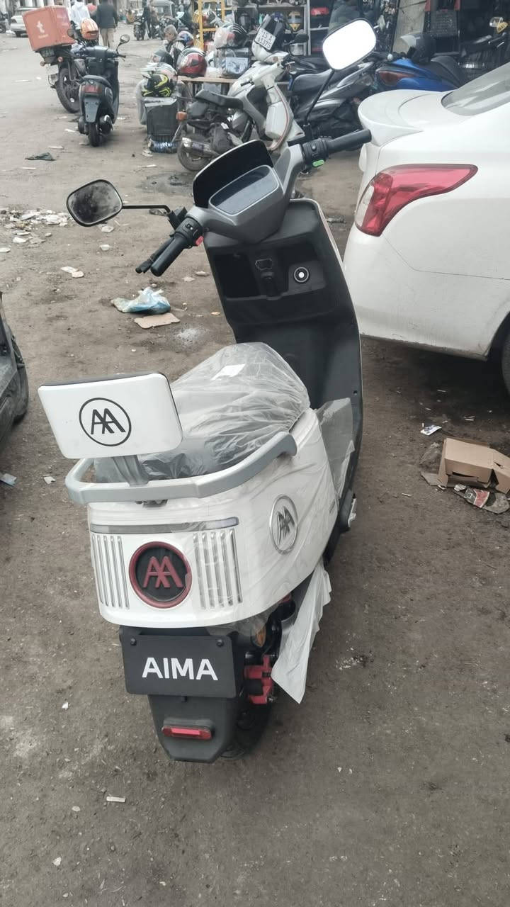 السلام عليكم، عندي دراجة أيما AİMA ONE  (ست6) بطاريات (32) عادية + ملف (2000 )ماخذها من مؤيد طيارة قبل (شهر)  مكتوب تاريخ الشراء بالضمان والوصل ما طالع بيها هواي على گد شغلي (من الدورة للكرادة) الدراجة بعدها جديدة كلش حلوة وإعتمادية مابيها مصاريف وسعرها مناسب.
أني جناي دراجات نارية، أول مرة أركب كهربائي، ما عجبتني لأن مابيها صوت ولا طرب

أشتريتها بمليون و200 (بعدها بوصل الضمان سنة  بالملف وبالبطاريات سنة وبالعقد 3 أشهر).

تجي تشوفها إذا عجبتك ما نختلف على السعر باليرضي الله ويرضيك
  ‏‪***********‬‏
