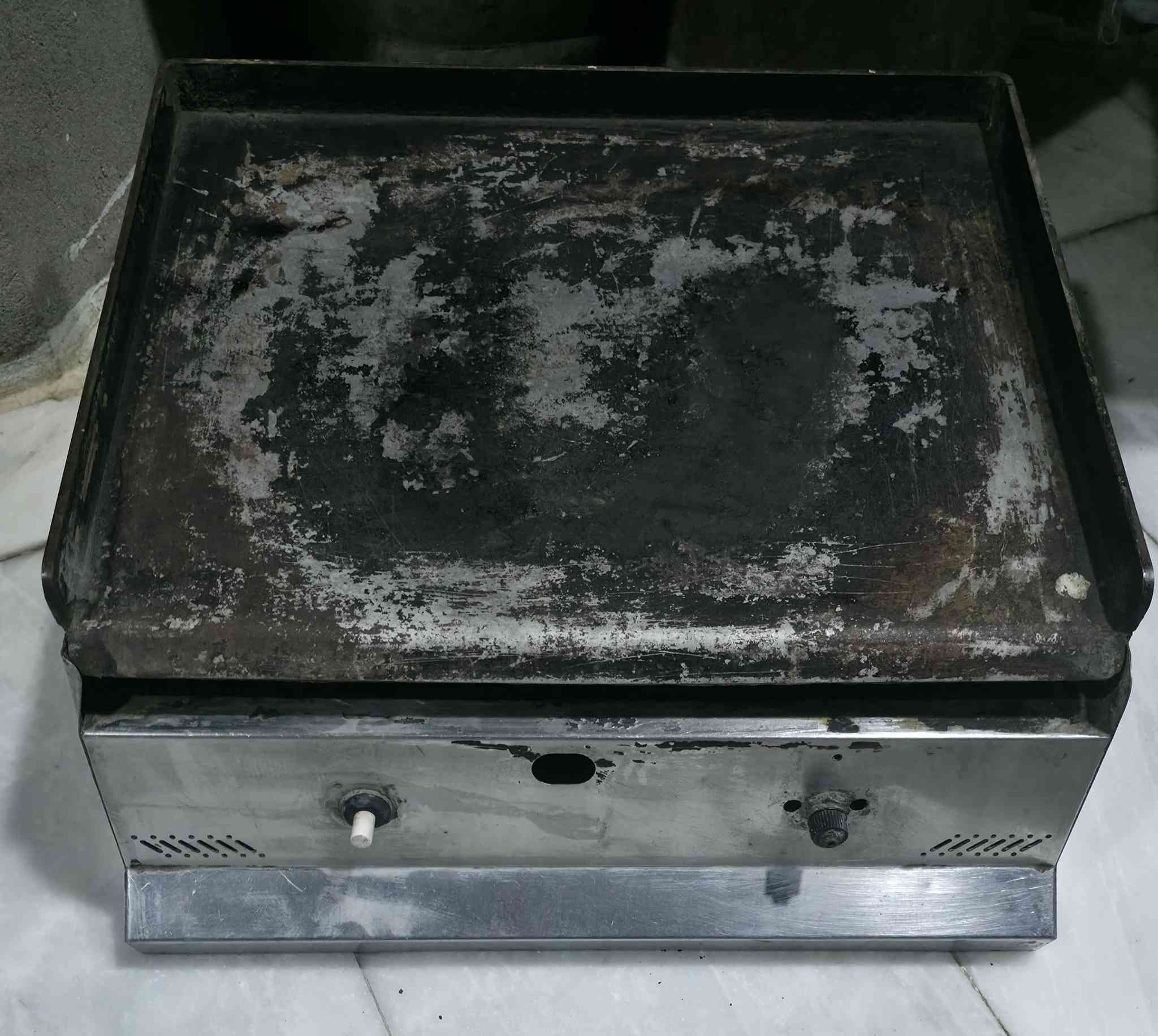 السلام عليكم 
گرين (طباخ) بركر للبيع نضيف وشغال
سل ستيل ثقيل بواري فافون 

السعر 30
للاستفسار الاتصال على الرقم ***********
