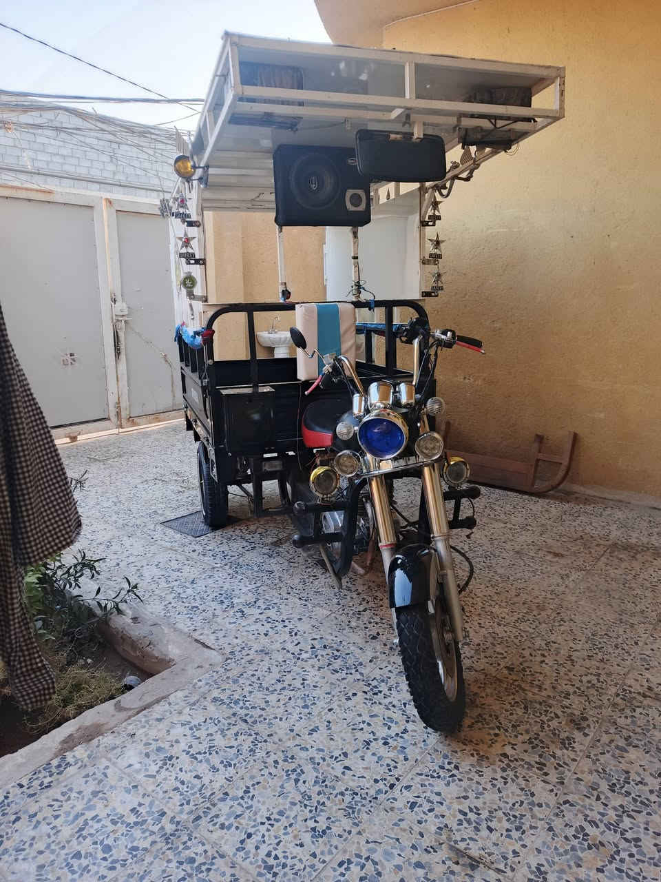 محجر للبيع فارغ كلشي ماوياه سعرة ١٧٥ بي مجال بسيط شراي بخدمتك مكان كوفة حي ميسان
(***********)
