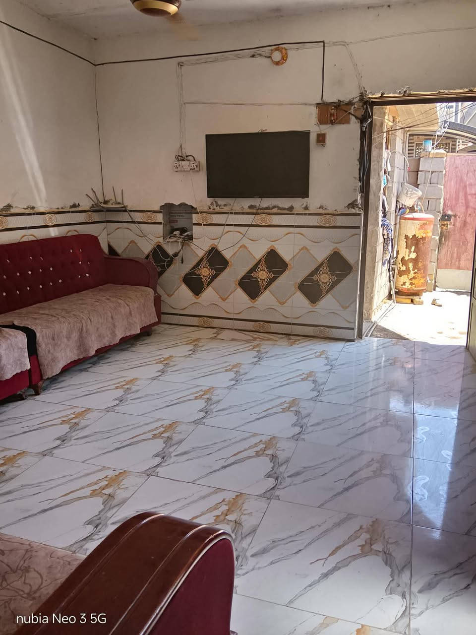 السلام عليكم دار للبيع مساحه 100 متر في الطهمازيه السعر 40 الاتصال على هاذ الرقم ***********
