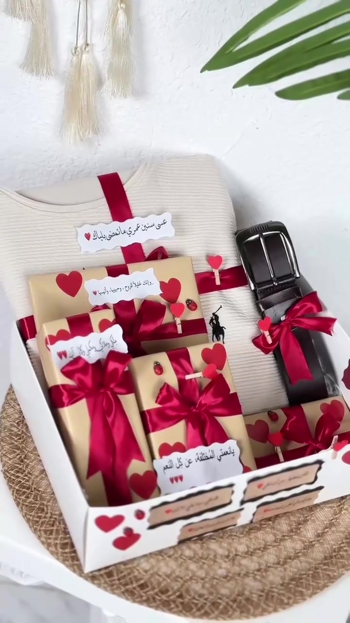 عسى سنين عمري تمضي وياك❤️
تيشيرت بولو 
عطر 100 ml 
ماكينة حلاقة 
محفظة 
حزام 
برواز بصورة من اختيارك


**إذا كنت صاحب هذا الإعلان وتريد حذفه لأي سبب، رجاءا أرسل رسالة إلى الدعم الفني**
