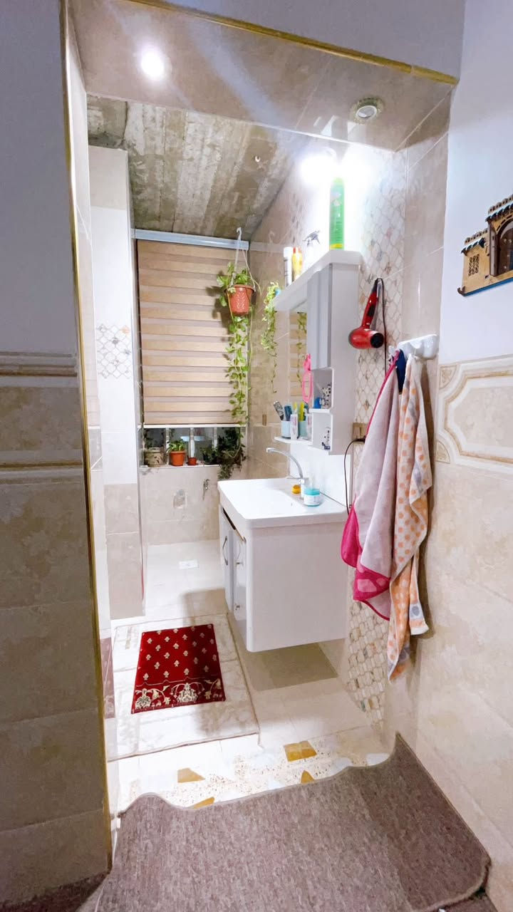 بيت ركن حي الملايين الثانية قرب جامع العادل 
مساحة235
سند زراعي طابق واحد غرفتين وهول واستقبال ومطبخ وصحيات للاستفسار خاص .او الاتصال 
***********
