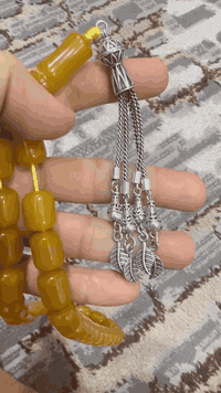 السلام عليكم
سندلس افغاني 35 خرزه معه كركوشه وفواصل فضه 
وزن السبحه 98غرام معه الفضه 
وزن الكركوشه 20 غرام
السعر 125 يوجد توصيل 
***********
