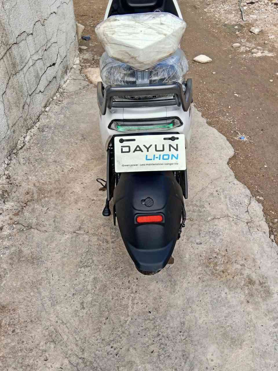 سلام عليكم دراجه شحن للبيع دايوان جبلي مديل 25 بشهر 10دراجه جديد حيل سرعته الحقيق 100تحكم سرعه بك بيه مكفول من كلشي من شخط برغي واحد مافتوح بيه كفيلك الله مخذه 1400مكان بغداد حي العلام قرب تقاطع درويش رقم *********** السعر ملون وربع قفل
