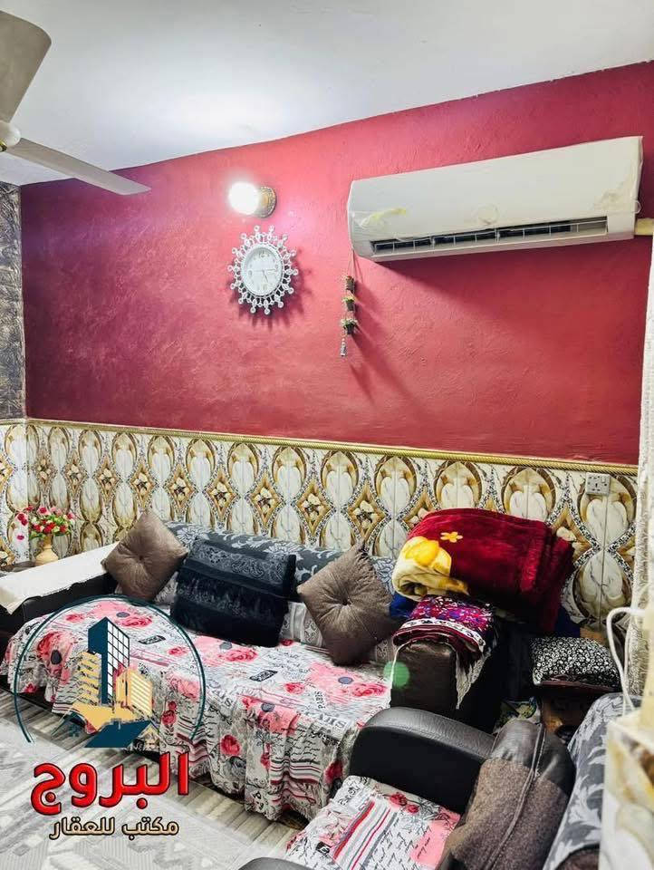 🏡 للبيع  عقار  في الدورة  #منطقة الزيتون

• يعلن  مكتب البروج للعقار عن  عرض عقار  سكني
( بحالة  جيدة ) جاهز  لسكن   الفوري أو  للاستثمار 

🌎 تفاصيل : العقار
• المساحة الأجمالية : 50م
• الأبعاد  . الواجهة  5م   |   النزال 10م
• طابق ونصف  :
• نوع الملكية : طـــــــــــابو  ملك  صـــــــــــرف

✨ الطابق الأول
• مدخلين منفصلين ( خصوصية تامة  )
• صالة ضيوف
• مطبخ 
• منور للتهوية  والأضاءة الطبيعية 
• صحيات 

✨ الطابق الثاني
• غرف النوم عدد (1)
• بيتونة  +  سطح 

💰 للحصول على السعر والتفاصيل الإضافية:
يرجى كتابة الرقم ( 1 ) في التعليقات، 
وسيتم تزويدكم بكافة التفاصيل عبر رسالة خاصة 📩.

(ملاحظة: التعامل والتفاوض يتم مع صاحب العقار حصراً).

🛑 إذا لم يكن هذا العقار هو ما تبحث عنه، فلدينا تشكيلة واسعة من المنازل والأراضي التي تلبي كافة الأذواق .

           📞 للاستفسار والمزيد من المعلومات
يرجى التواصل معنا: رقم الهاتف: ***********

♻️مكتب البروج للعقار - اختيارك الموثوق لمنزل العمر.

#دمتم__في__رعاية__الله
