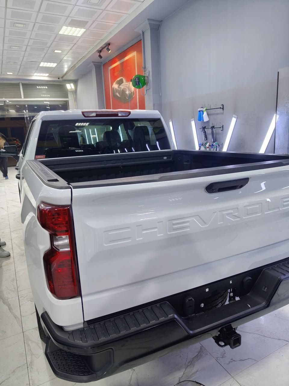 السلام عليكم بسم الله ماشاء الله
للبيع شوفر سلفرادو 2023
المحرك 8 سلندر 5300 دفع رباعي 4X4
بيع فقط بدون مراوس الحادث بنيد وجاملغ امامي يمين
مواصفاتها معروفة بدي قصير باب طويل مرغوب 
السعر 245$
الاتصال فقط 
***********
***********
رقم اربيل
