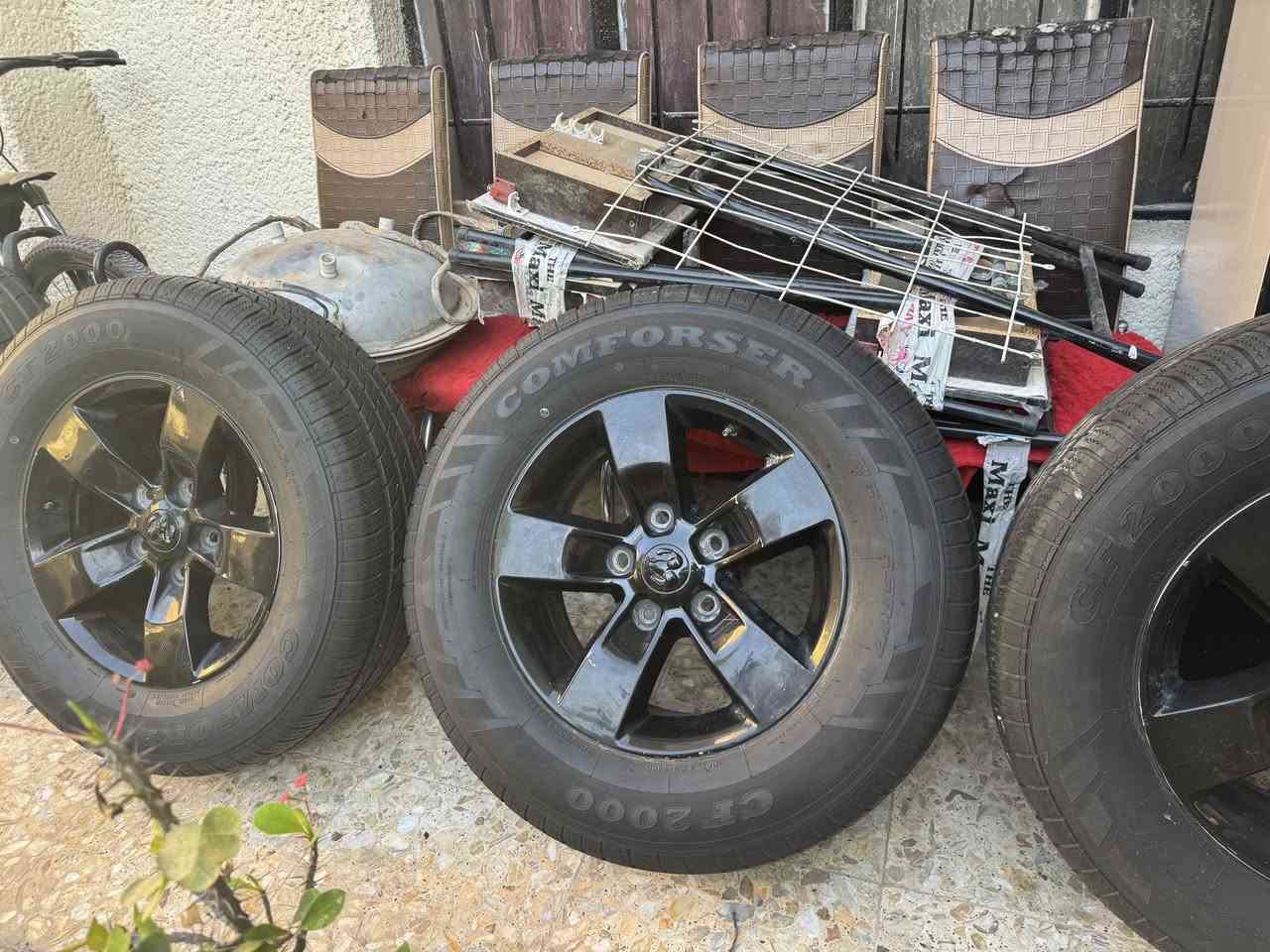 السلام عليكم ويل وتايرات انتاج25 وتك بيهن يختلف خوات الجديدات نضيفات حيل
رايدهن 650
مكانهن البياع 
***********
