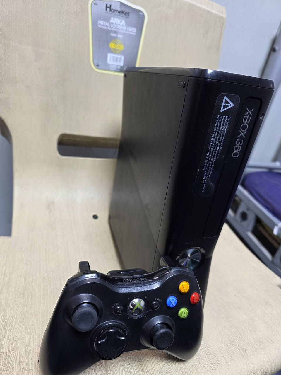 اكس بوكس مهكر 360حيل حيل نظيف بعده جديد الجهاز نظام ارورة يحتوي على 83لعبة قويه مثل ماموضح بالفيديو ويحتوي على جوستك بلادي وغراضه كله بلادي شرط الفحص والضمان السعر 115وبي مجال للطيبين توصيل جميع المحافظات متوفر ***********
