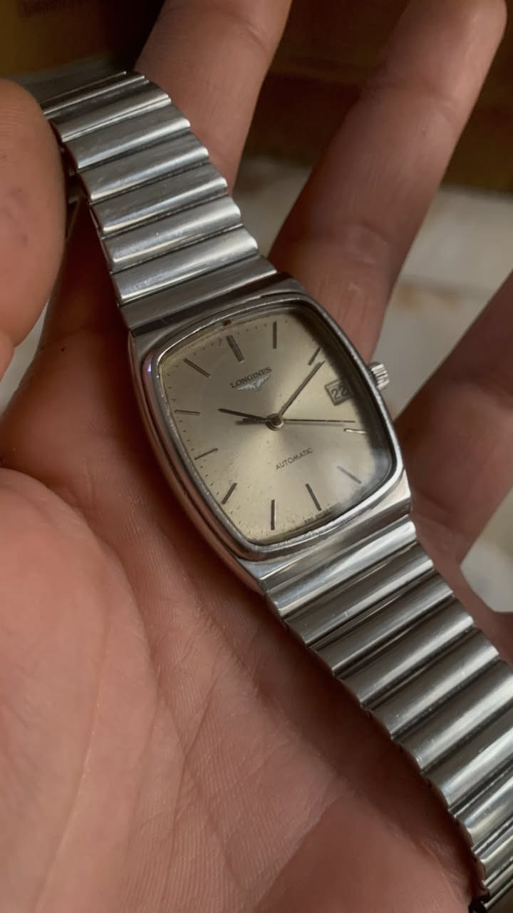 لونجين اوتماتيك 25 حجر كل شيء فيها بلادي على وضع الشركة مكان بغداد غير متوفر توصيل السعر 545 الف
او مراوس بايفون


**إذا كنت صاحب هذا الإعلان وتريد حذفه لأي سبب، رجاءا أرسل رسالة إلى الدعم الفني**