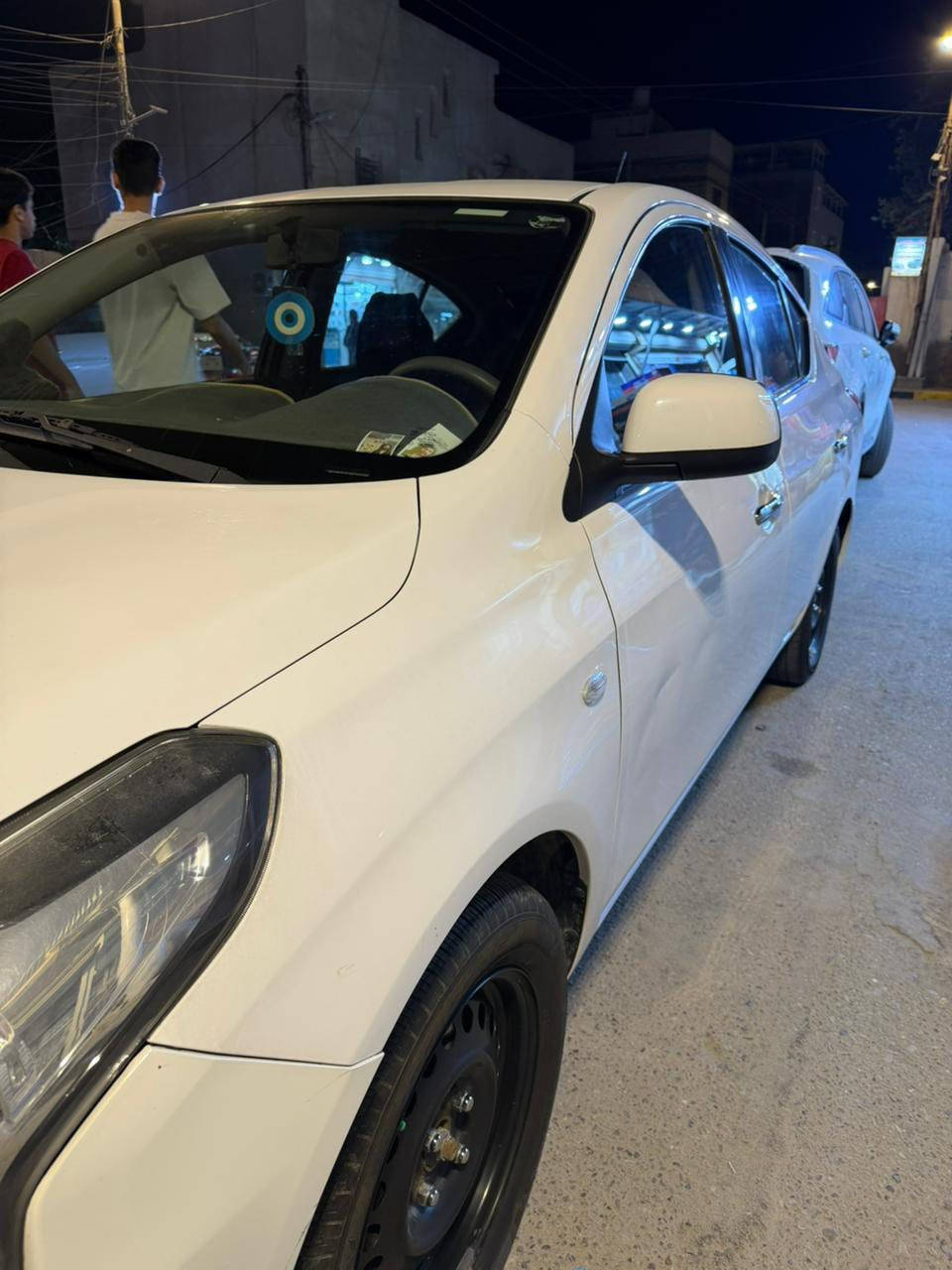 السلام عليكم نيسان هندي مديل 2022 السياره مكفوله من الصبغ بيهه بارد بل جملغ الخلفي وبيهه طخات شوف العين مكان السياره البصره *********** السعر 105 وبيهه مجال
